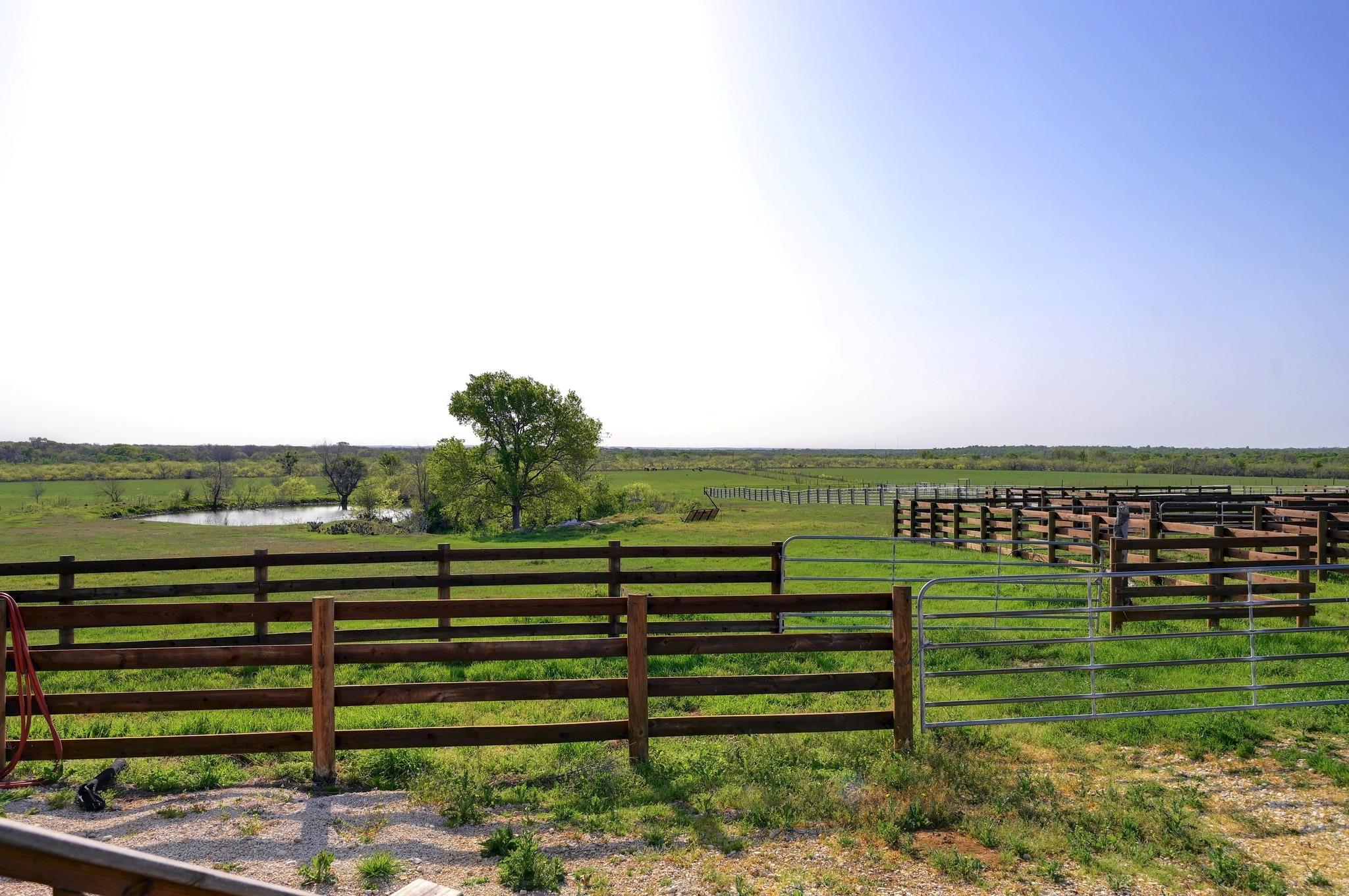 62 County Road 448, Waelder, TX 78959