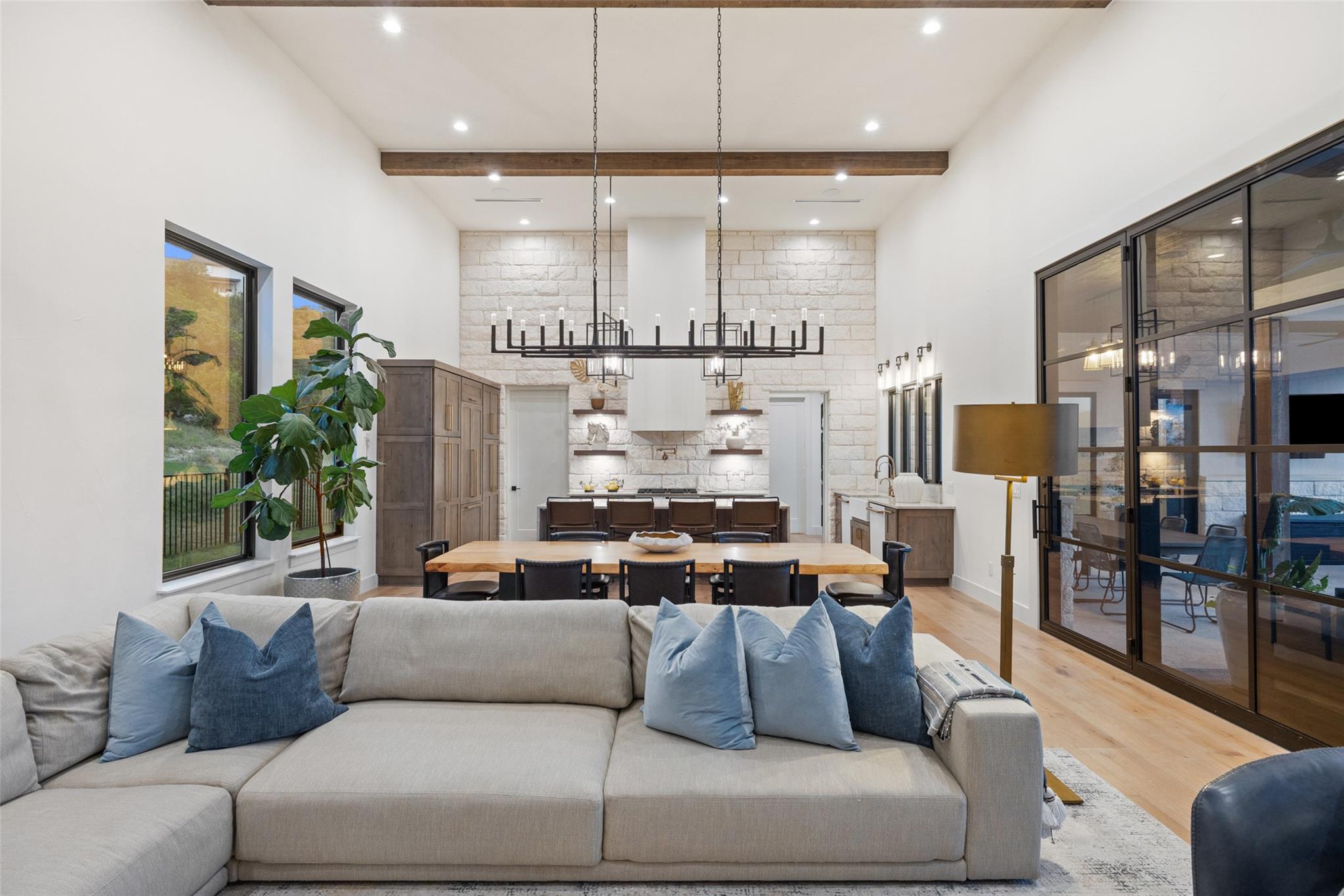 1733 Nightlife Cv, Spicewood, TX 78669