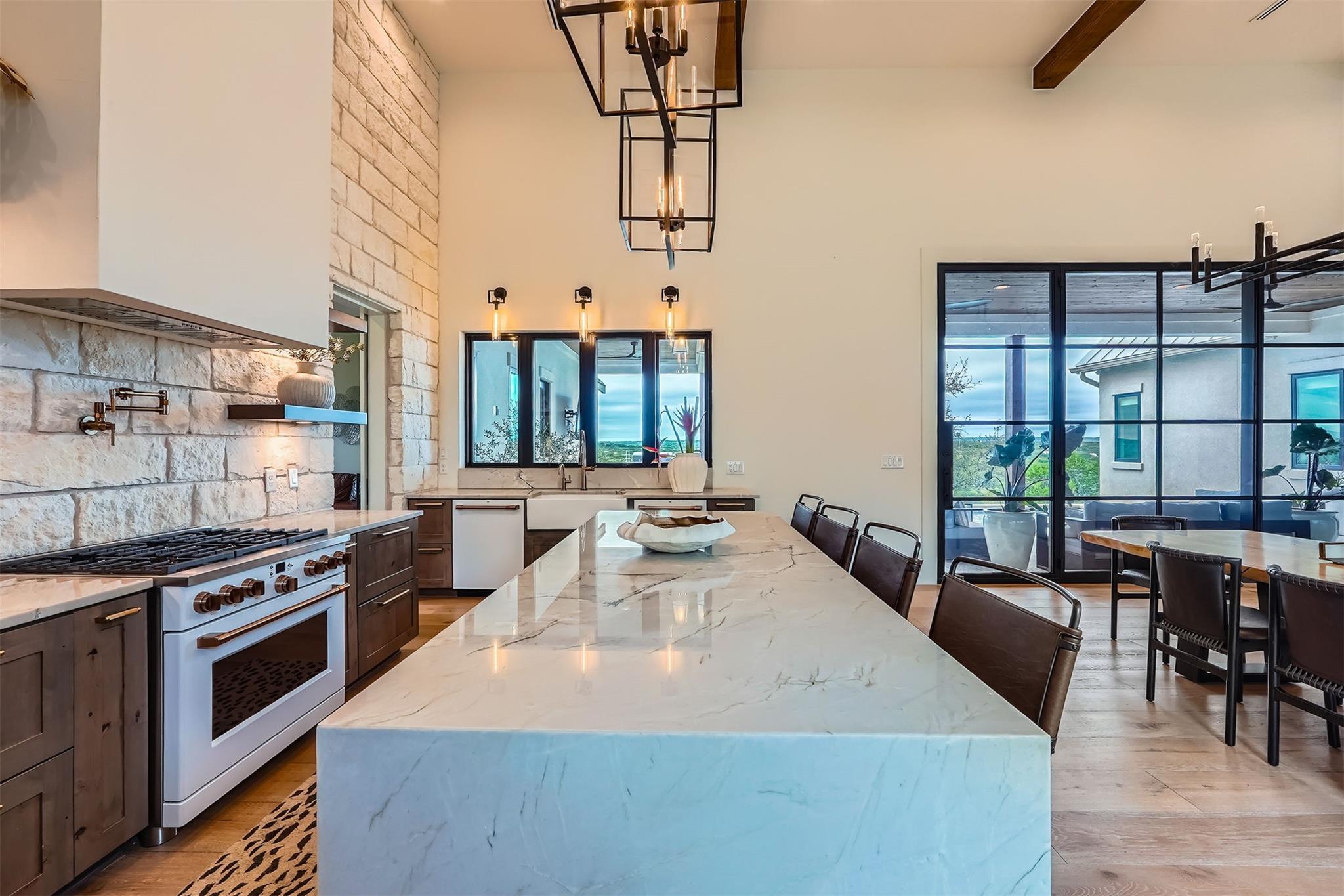 1733 Night Life Cv, Spicewood, TX 78669