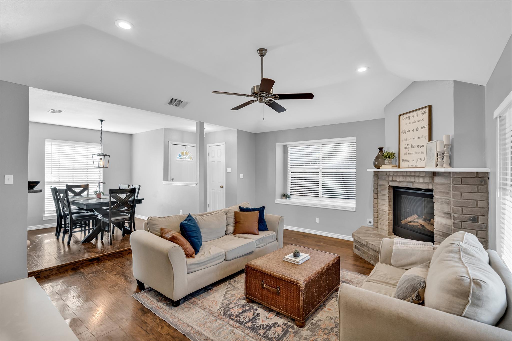 704 Firethorn Ln, Round Rock, TX 78664
