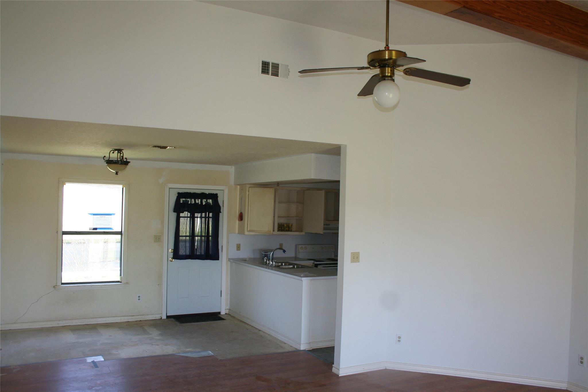 112 Marlin St, McDade, TX 78650