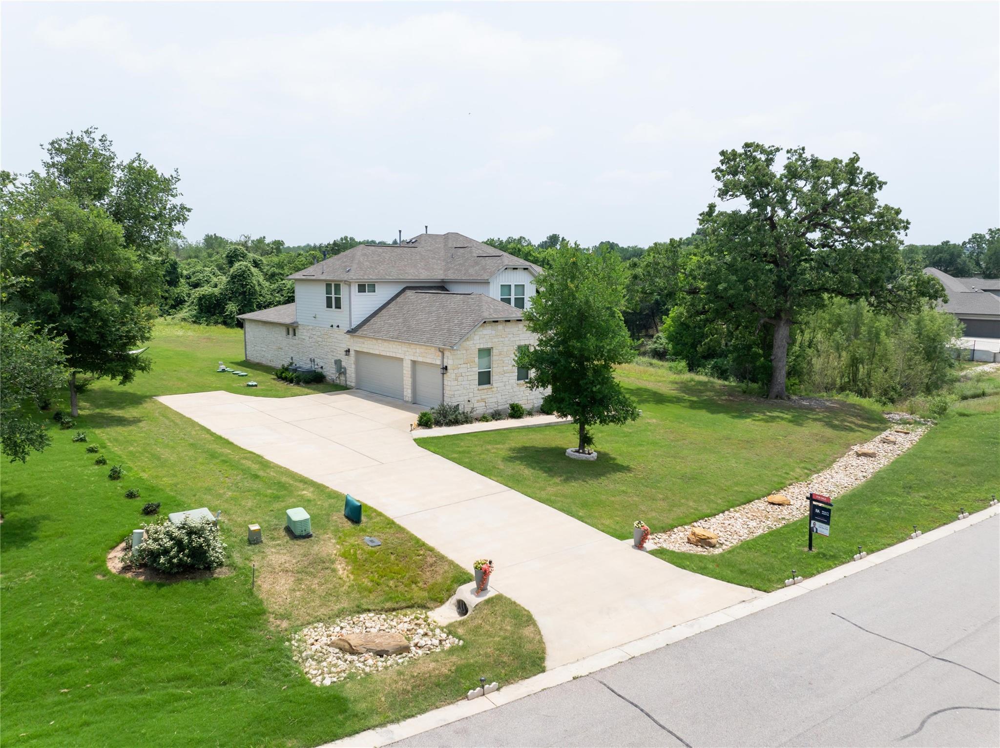 121 Black Talon Ln, Cedar Creek, TX 78612