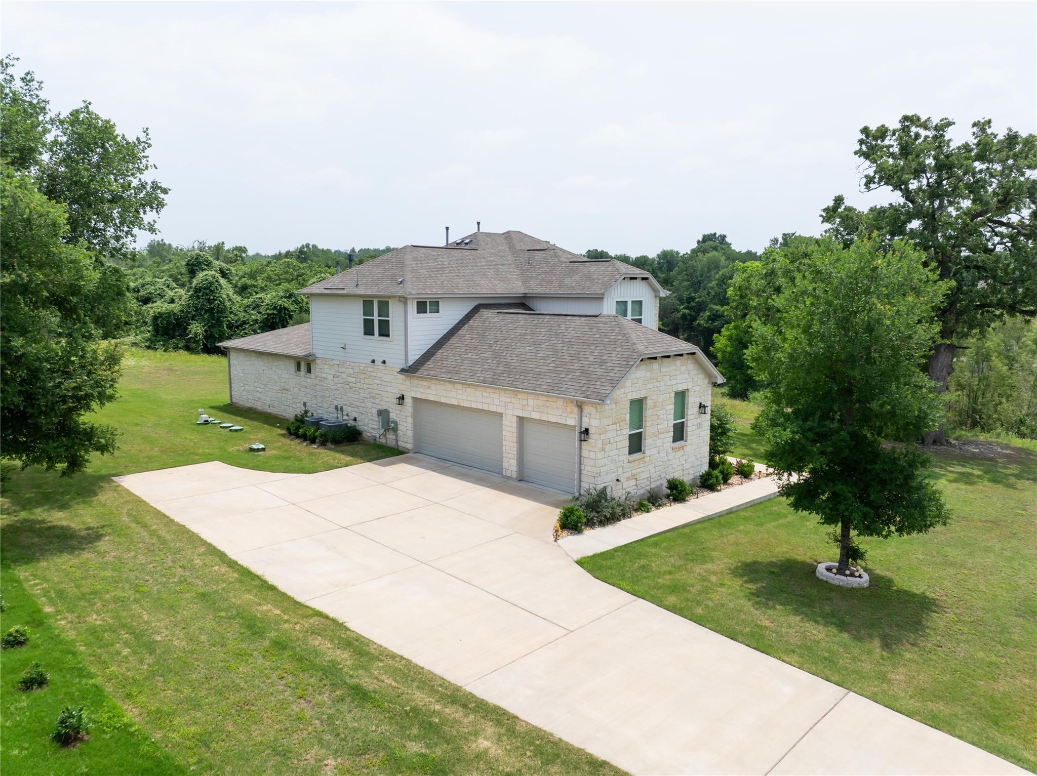 121 Black Talon Ln, Cedar Creek, TX 78612