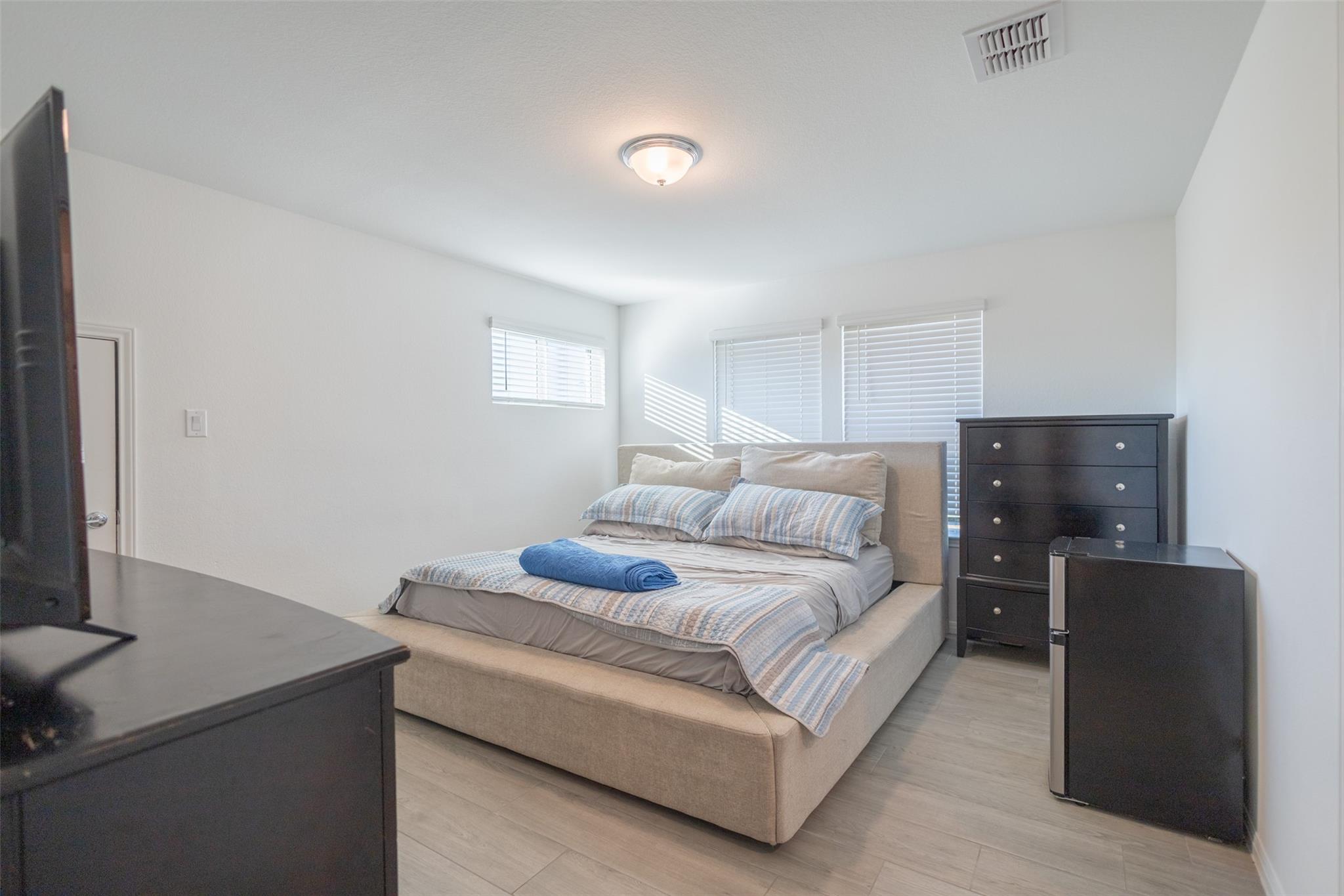 121 Black Talon Ln, Cedar Creek, TX 78612