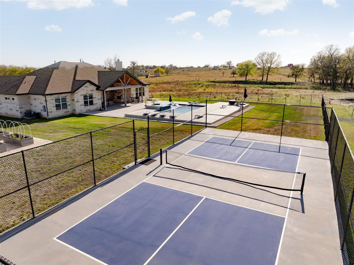 425 Private Road 915, Georgetown, TX 78633
