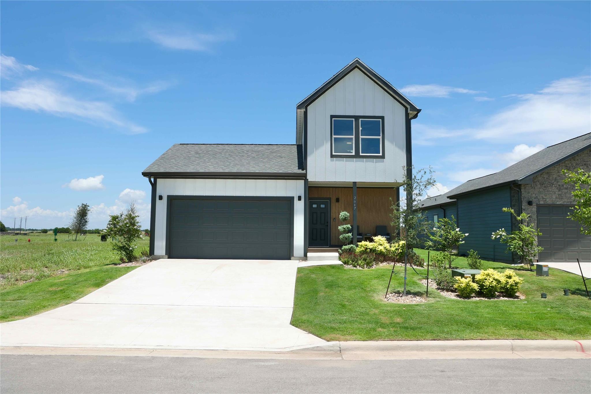 2017 Applewood Dr, Lockhart, TX 78644