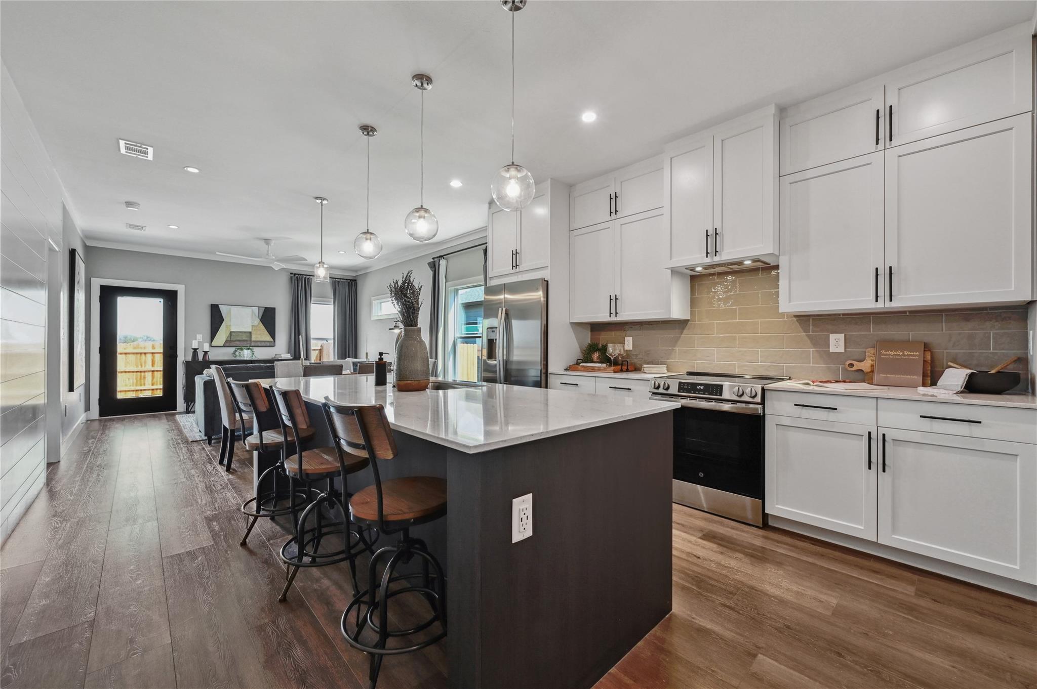 2017 Applewood Dr, Lockhart, TX 78644