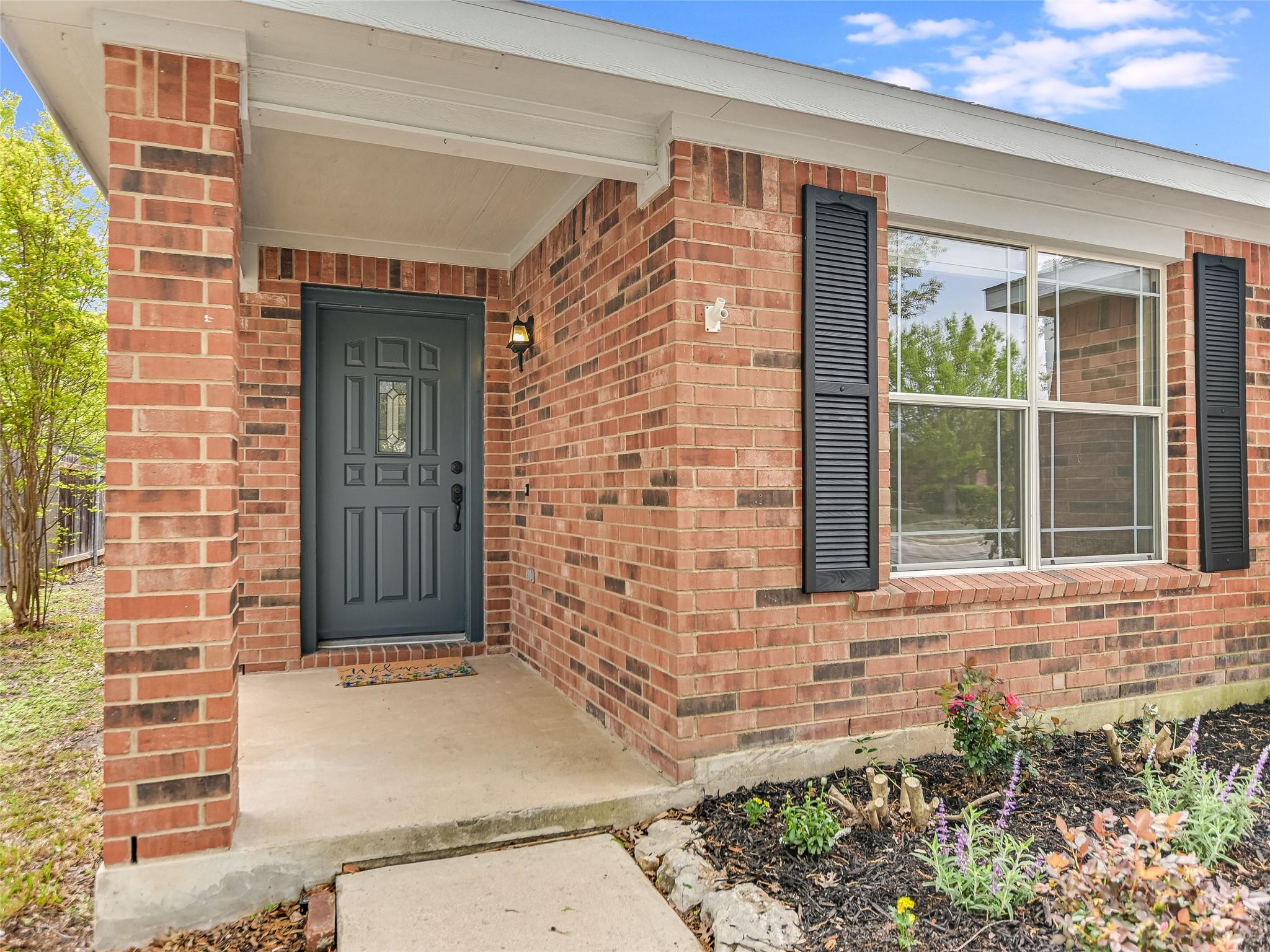 402 Washington Square Dr, Leander, TX 78641