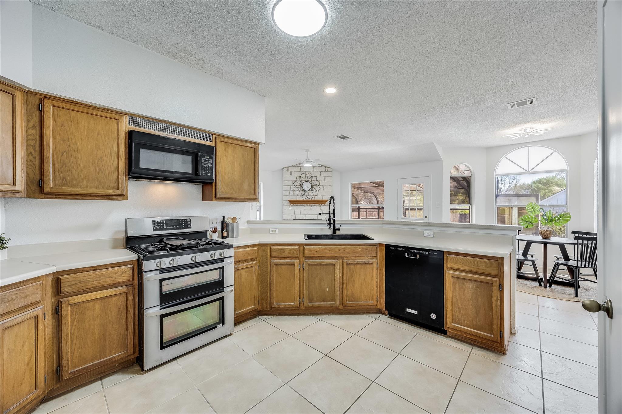 544 Tanner Trl, Pflugerville, TX 78660