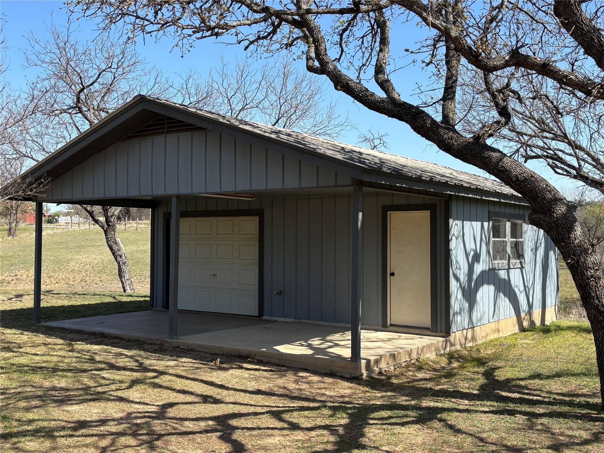 114 Shady Grove Grv, Tow, TX 78672