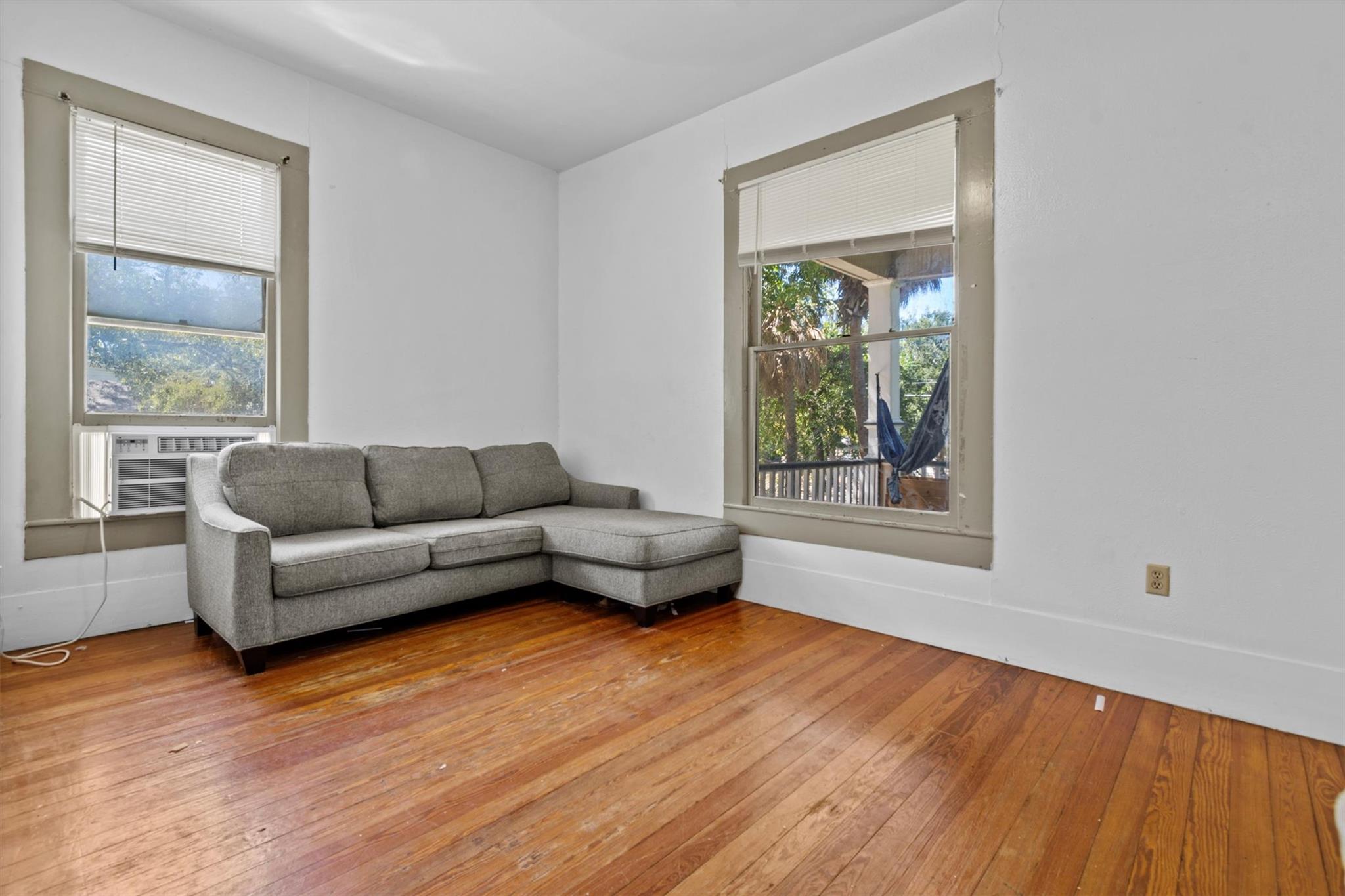 527 W San Antonio St, San Marcos, TX 78666