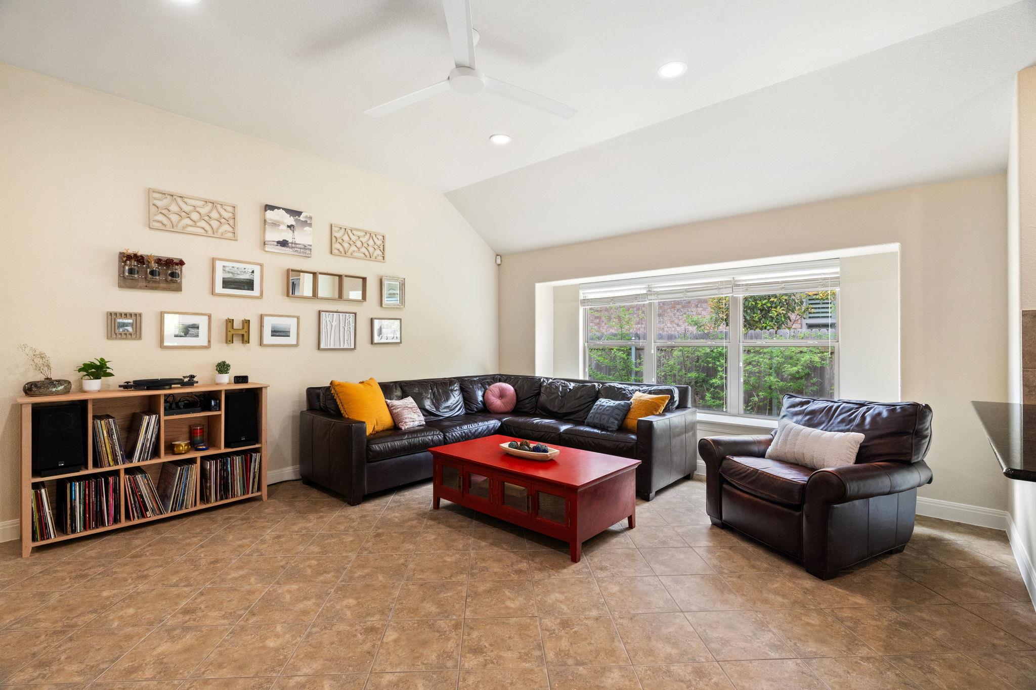 618 Easton Dr, San Marcos, TX 78666