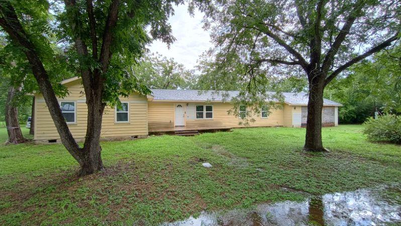 112 W Ila St, Elgin, TX 78621