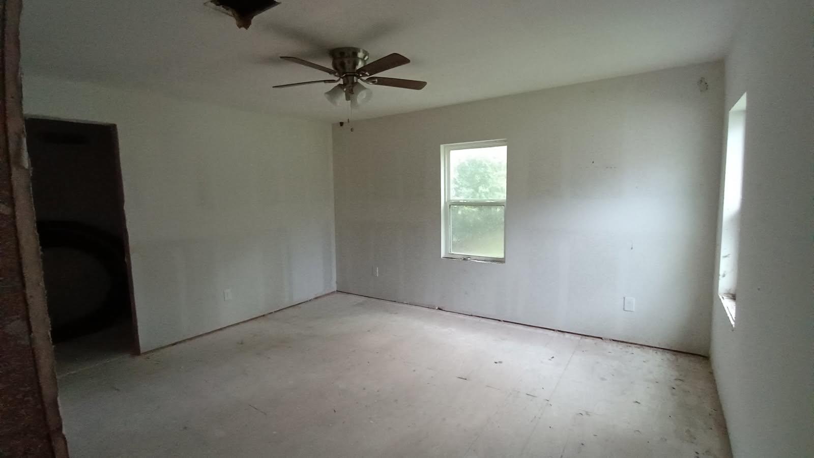 112 W Ila St, Elgin, TX 78621