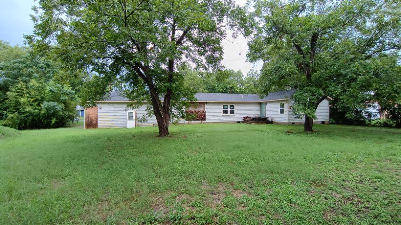 112 W Ila St, Elgin, TX 78621