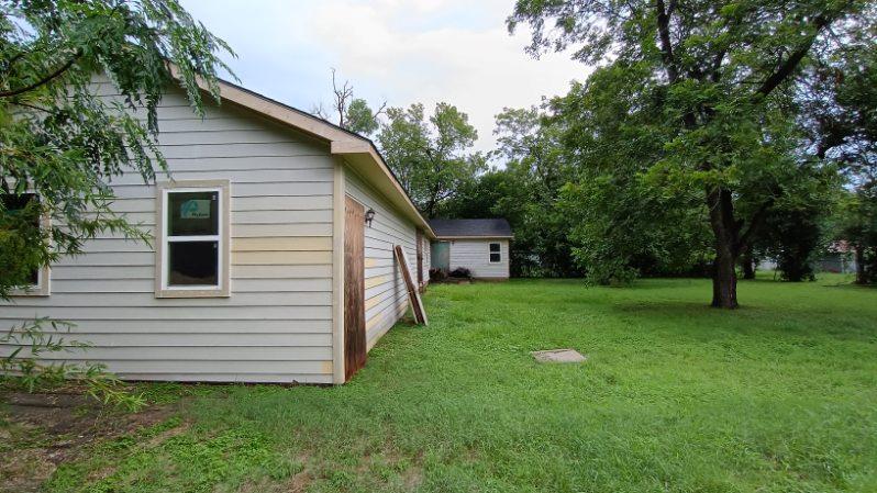 112 W Ila St, Elgin, TX 78621