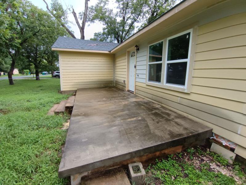 112 W Ila St, Elgin, TX 78621