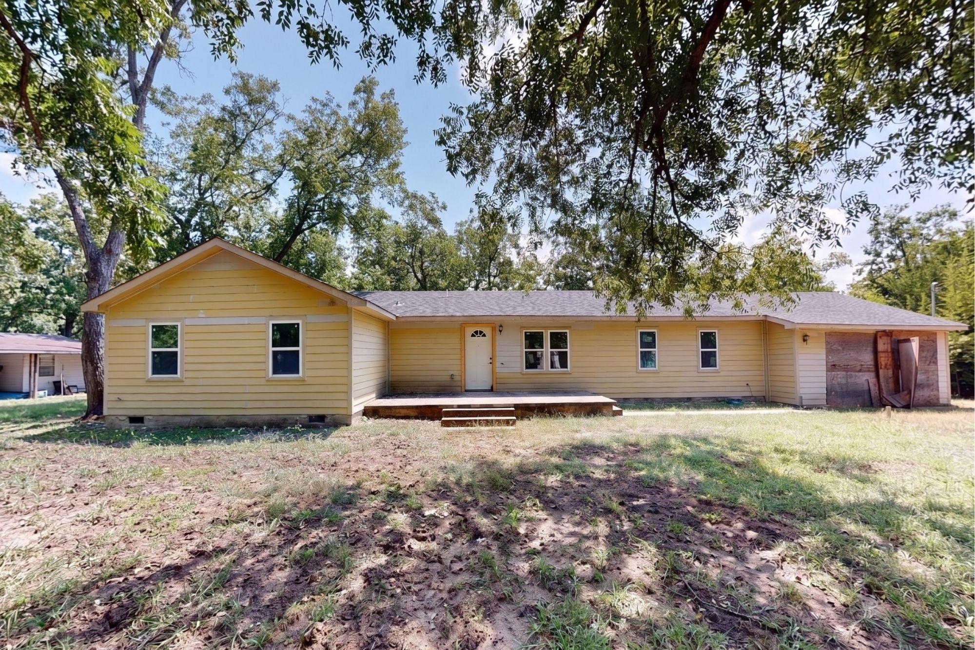 112 W Ila St, Elgin, TX 78621