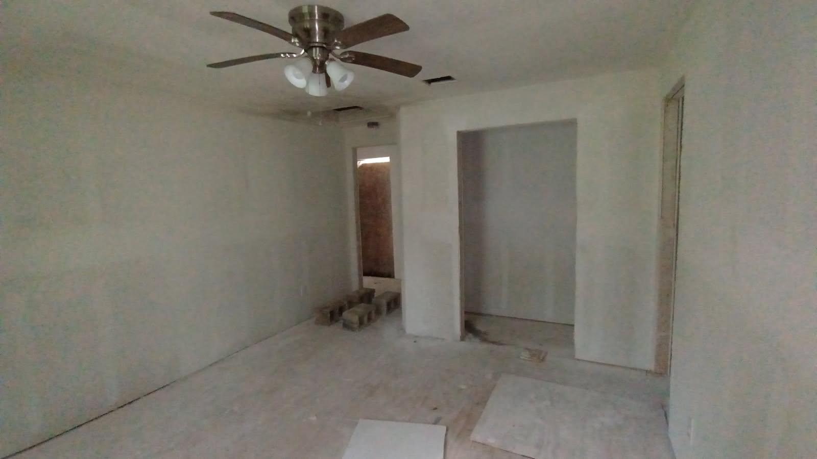 112 W Ila St, Elgin, TX 78621