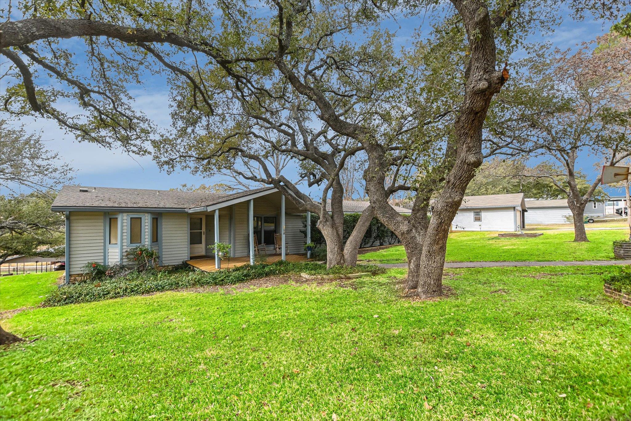 325 County Road 136C, Kingsland, TX 78639