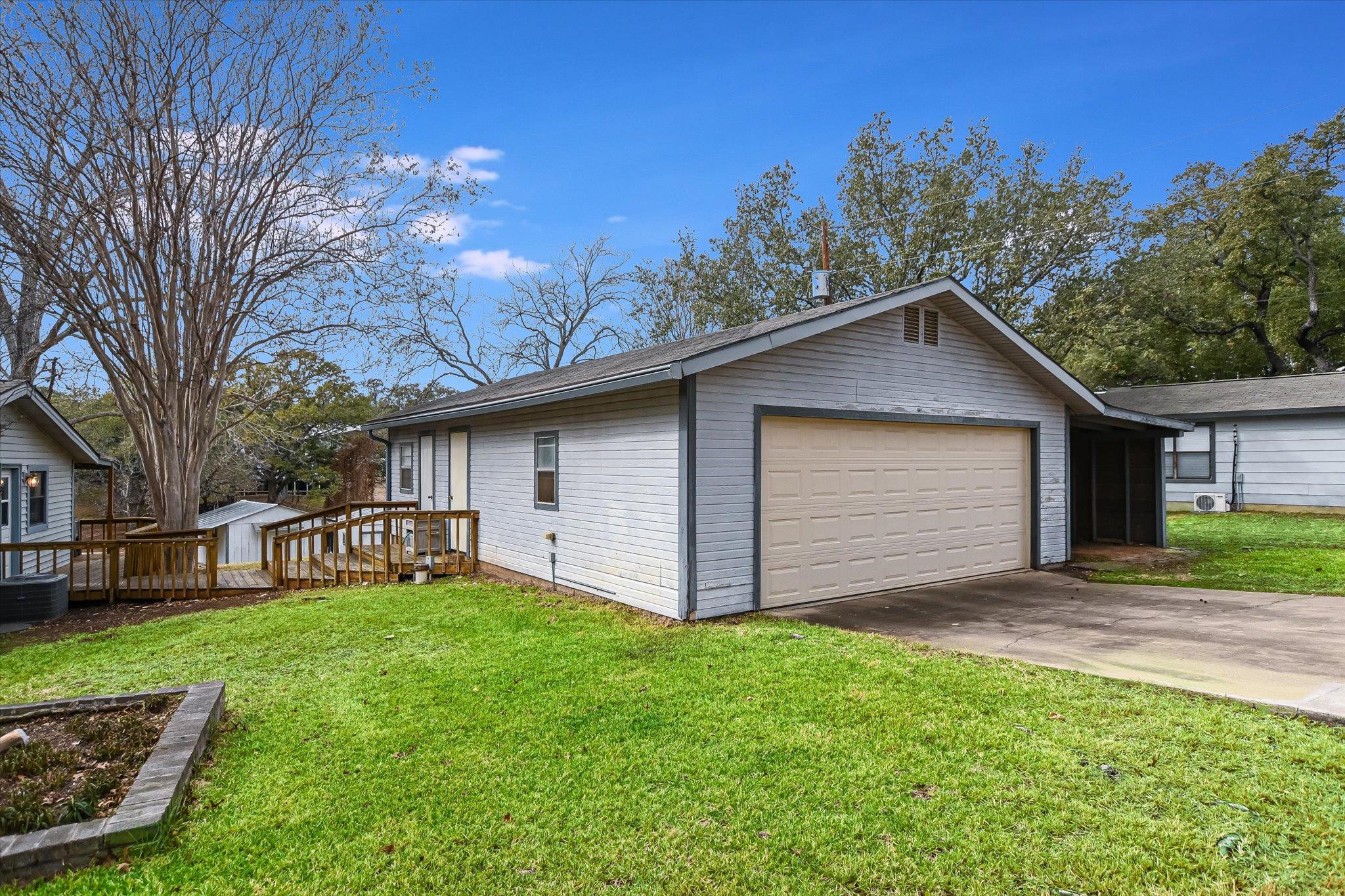 325 County Road 136C, Kingsland, TX 78639