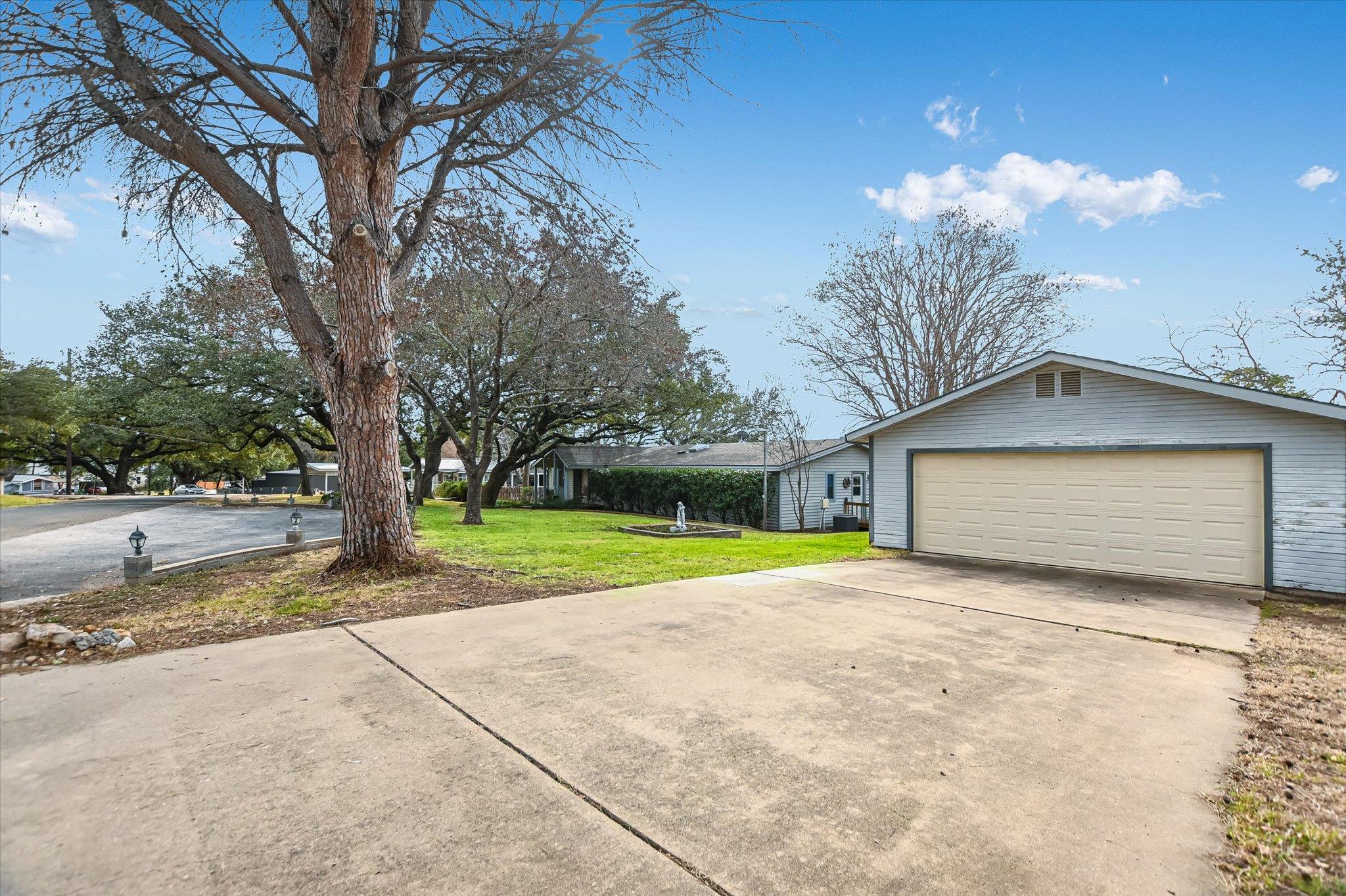 325 County Road 136C, Kingsland, TX 78639