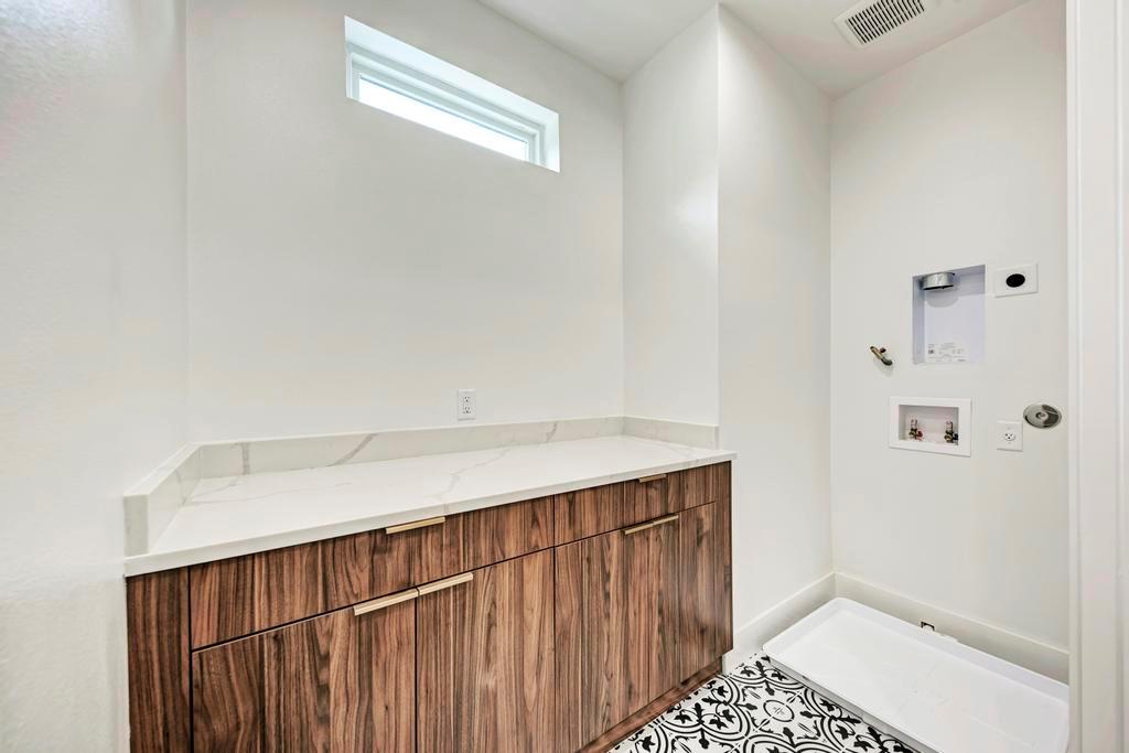 921 Walter St # 1, Austin, TX 78702