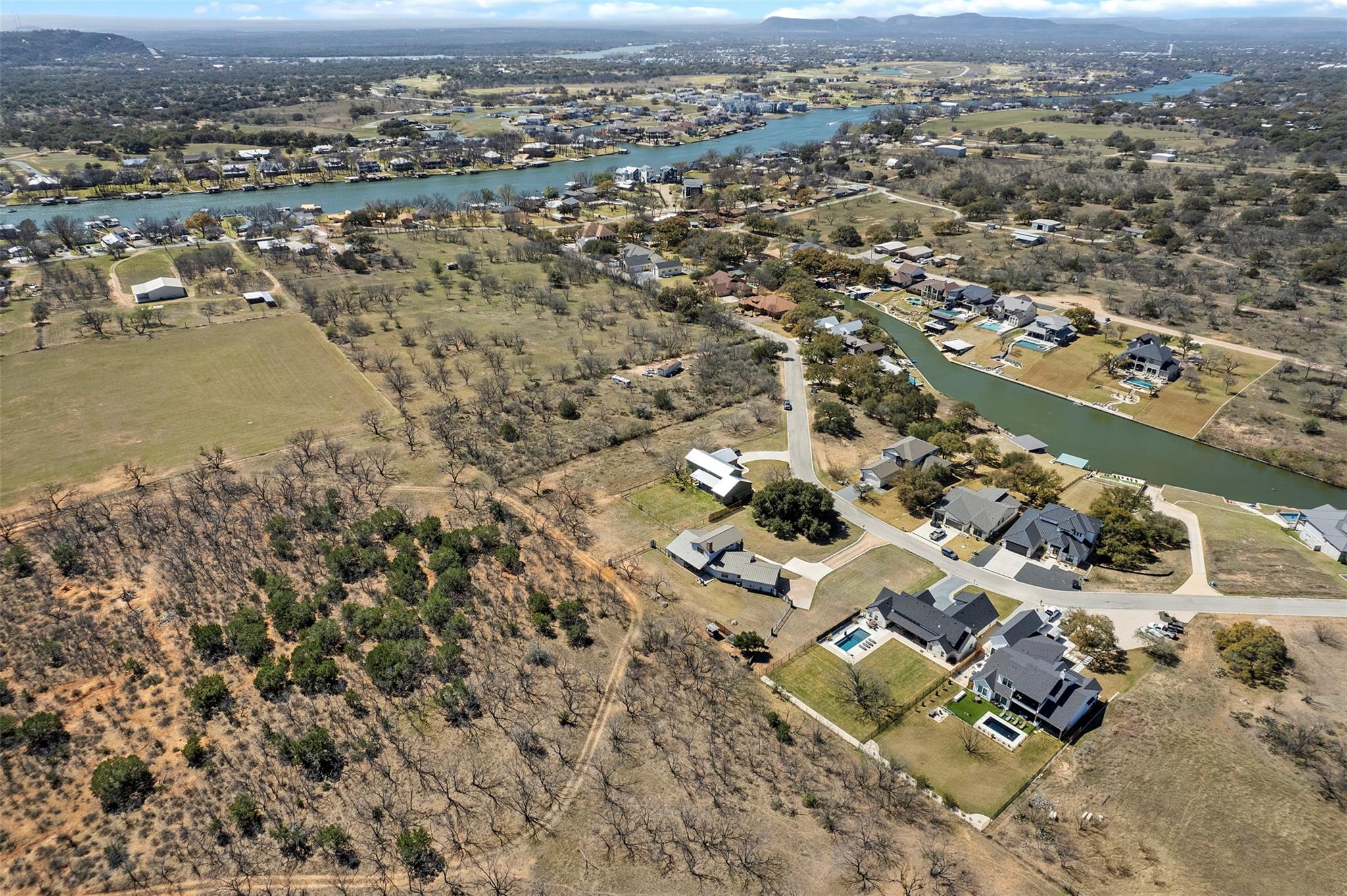 211 Sleepy Oaks Dr, Kingsland, TX 78639