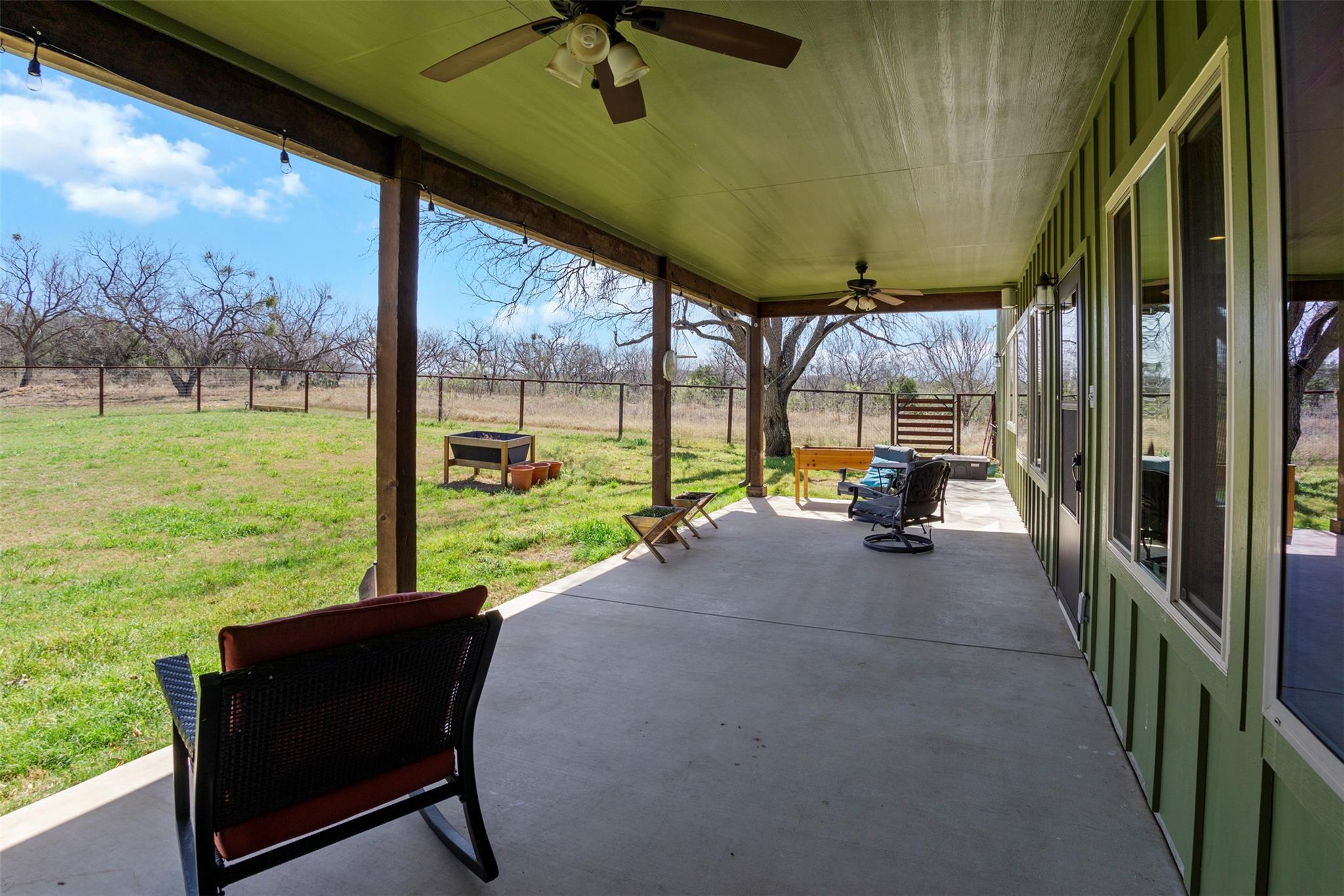 211 Sleepy Oaks Dr, Kingsland, TX 78639