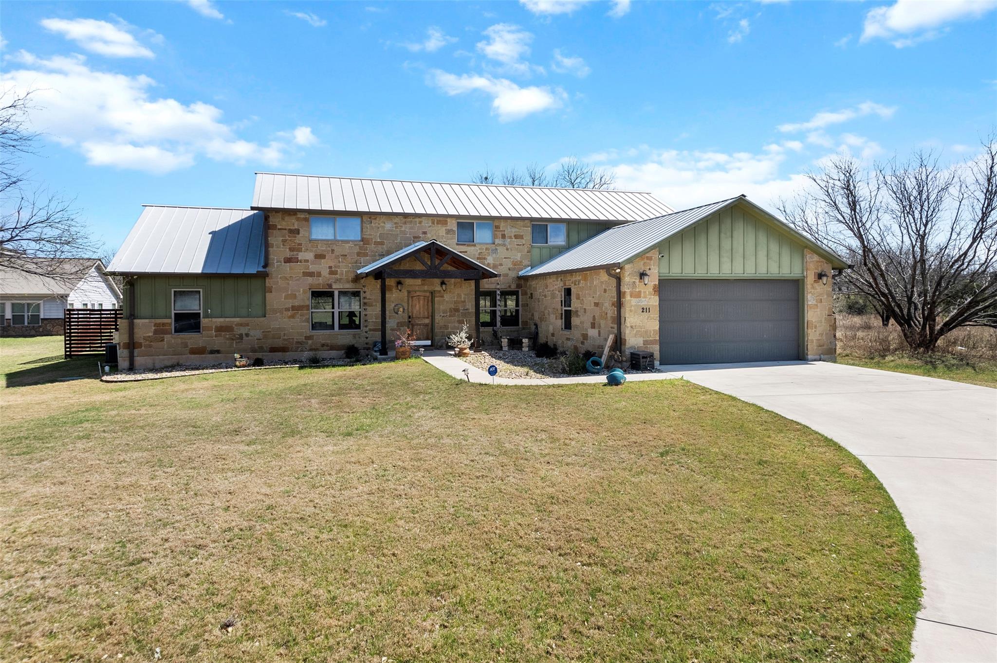 211 Sleepy Oaks Dr, Kingsland, TX 78639