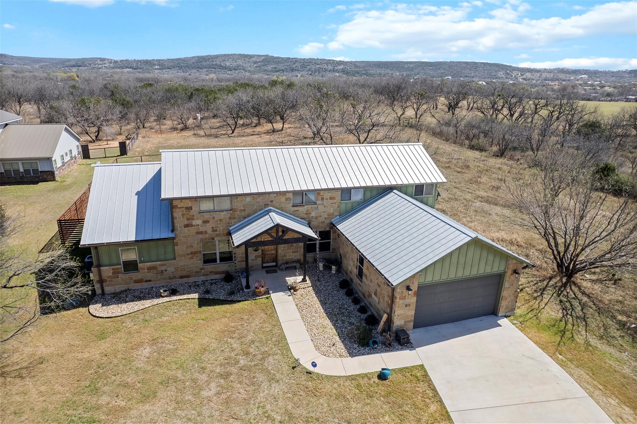 211 Sleepy Oaks Dr, Kingsland, TX 78639
