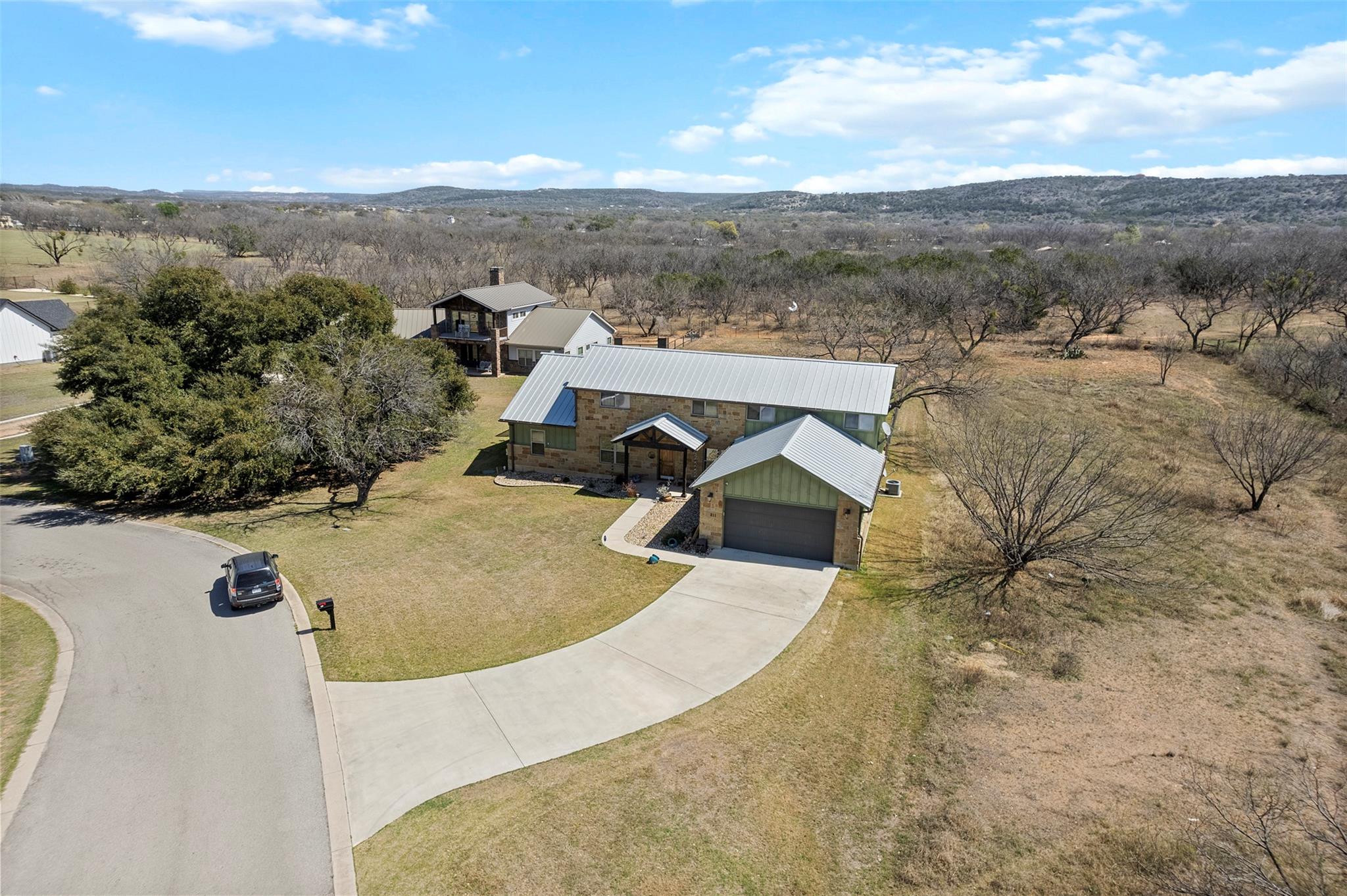 211 Sleepy Oaks Dr, Kingsland, TX 78639