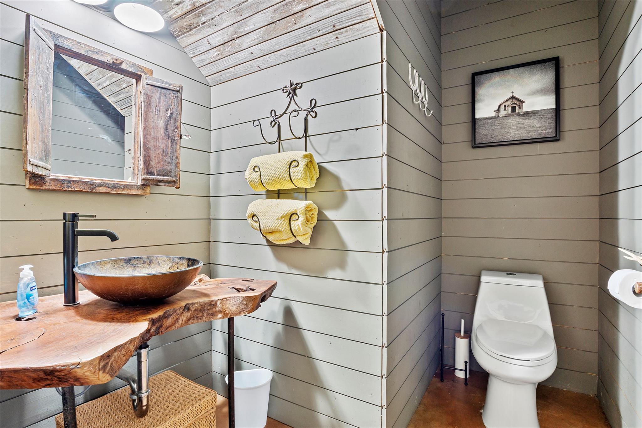 211 Sleepy Oaks Dr, Kingsland, TX 78639