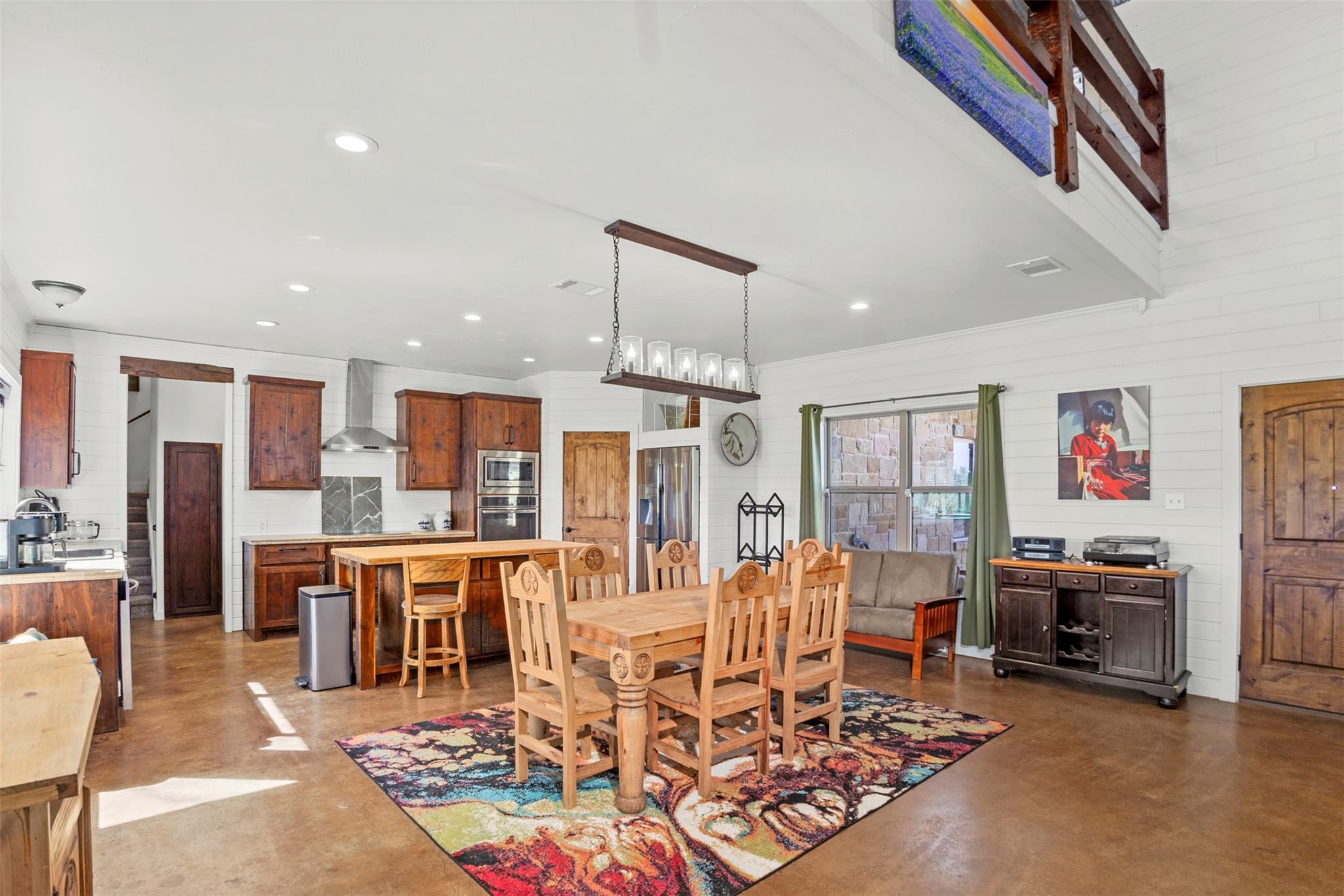211 Sleepy Oaks Dr, Kingsland, TX 78639