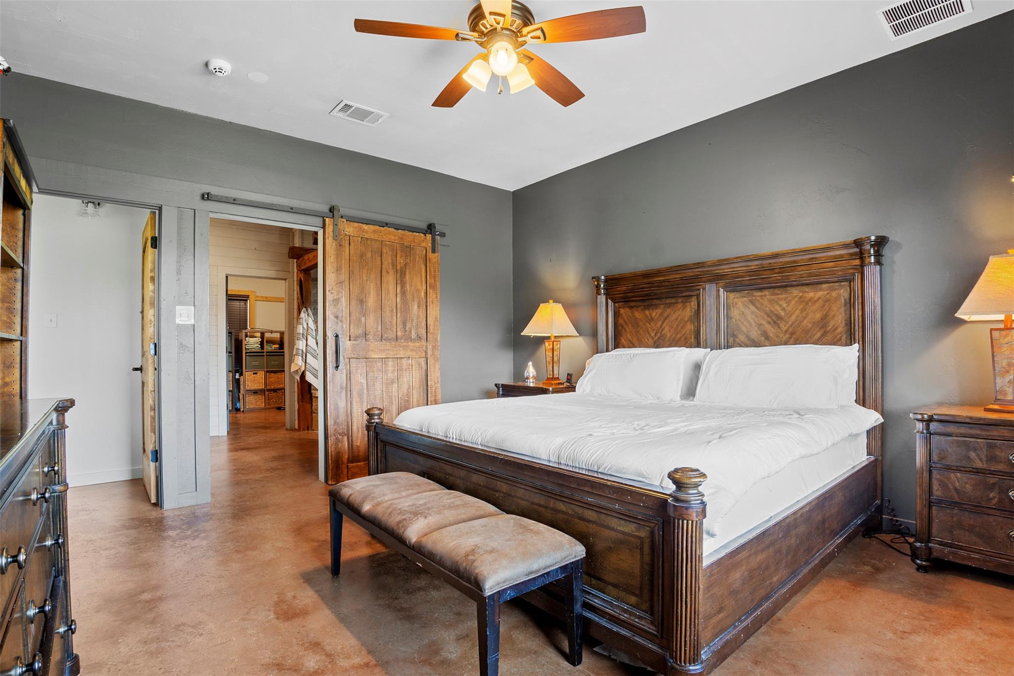 211 Sleepy Oaks Dr, Kingsland, TX 78639