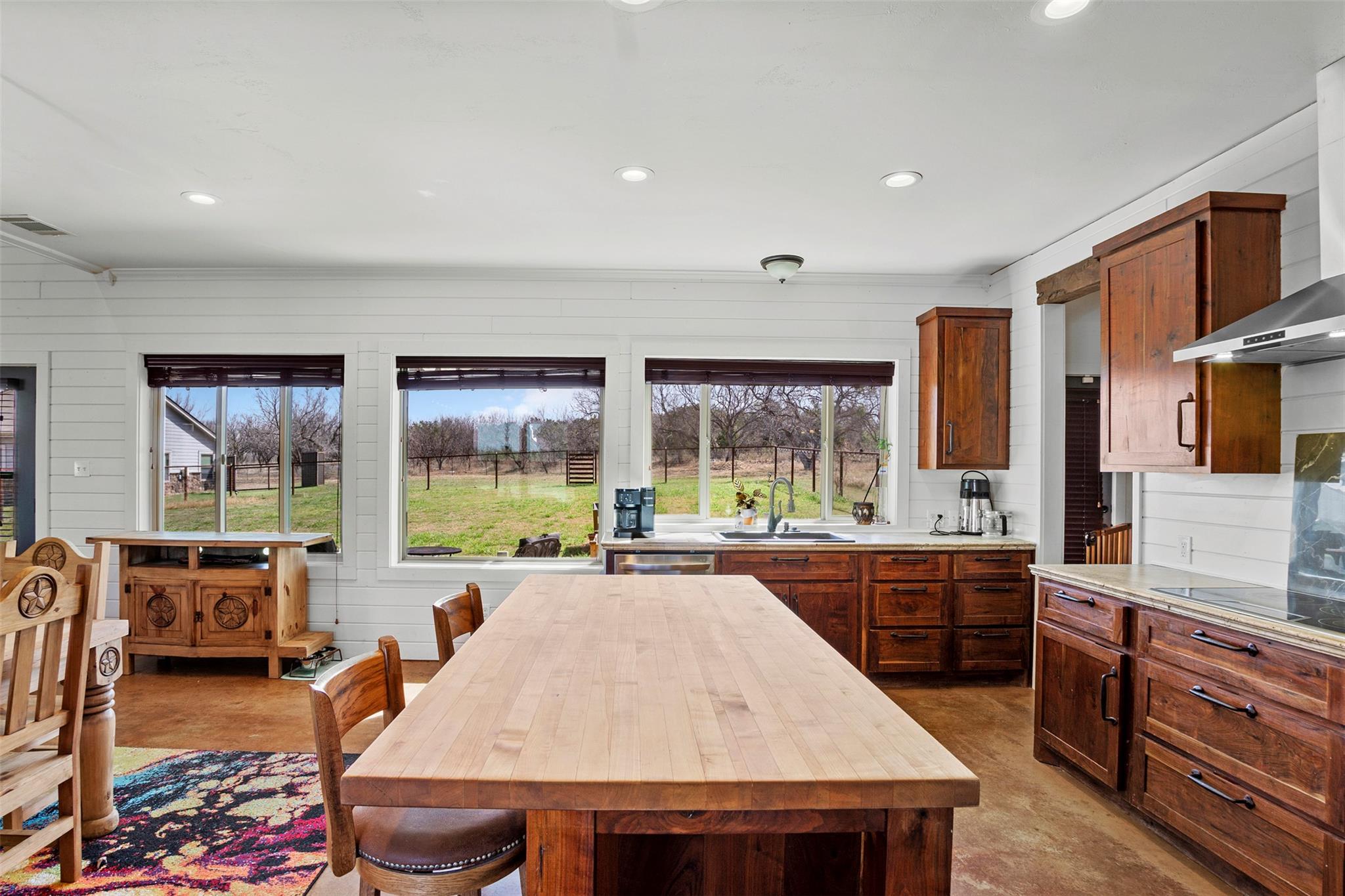 211 Sleepy Oaks Dr, Kingsland, TX 78639