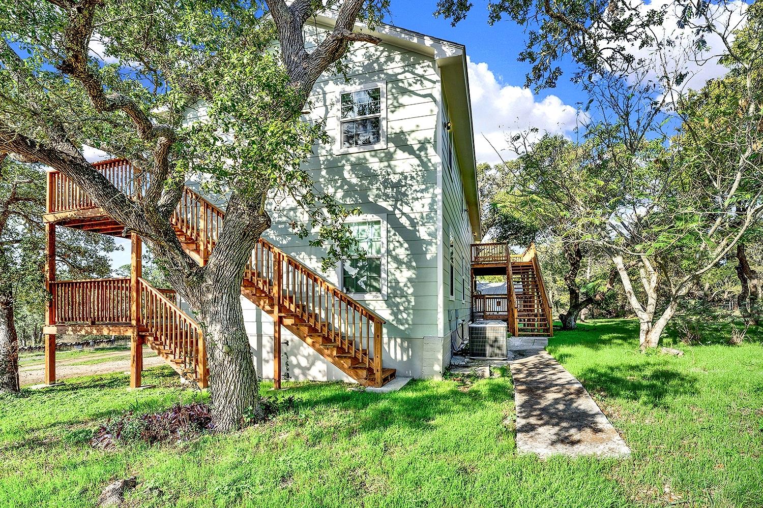 207 Oakwood Loop, San Marcos, TX 78666