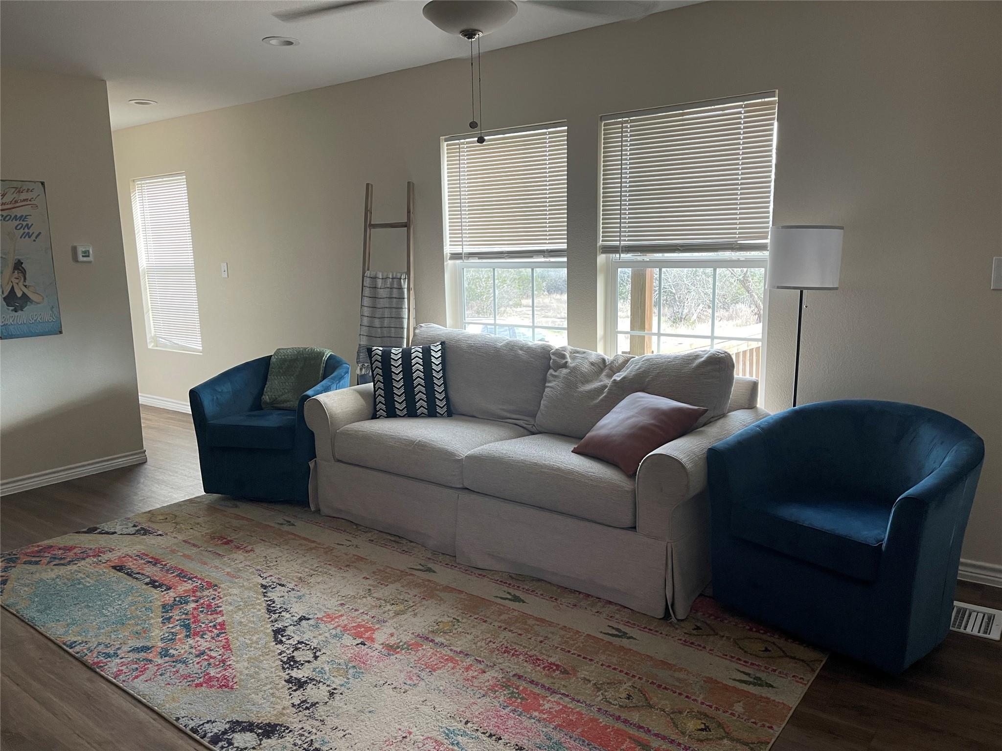 207 Oakwood Loop, San Marcos, TX 78666