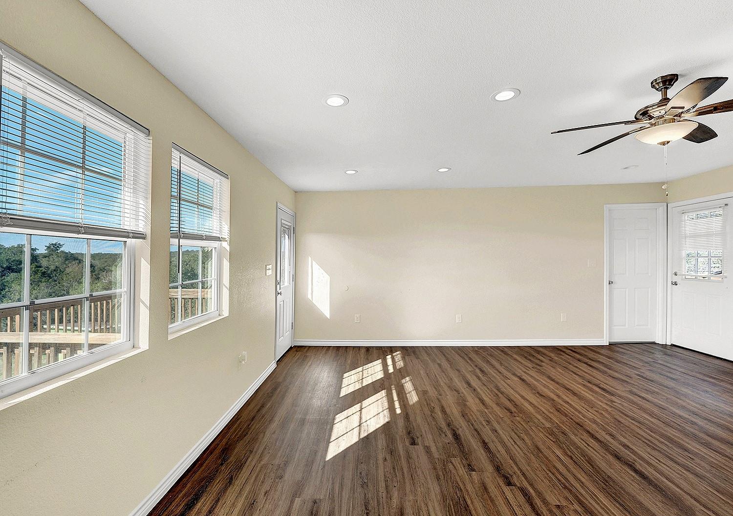 207 Oakwood Loop, San Marcos, TX 78666