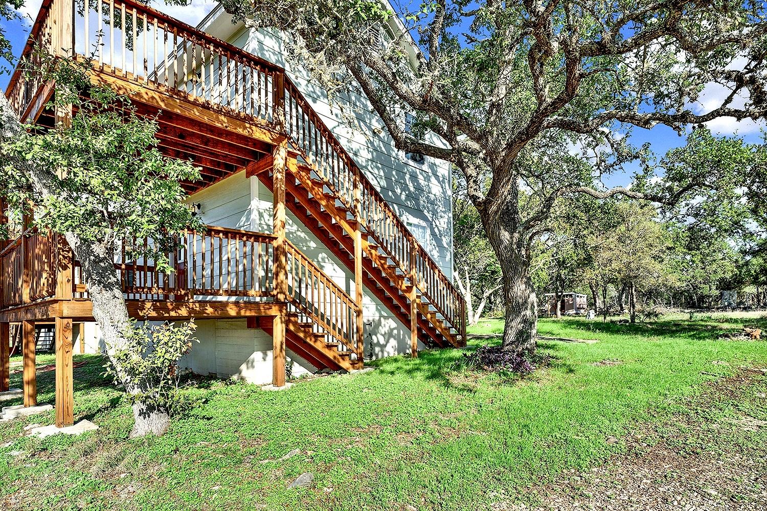 207 Oakwood Loop, San Marcos, TX 78666