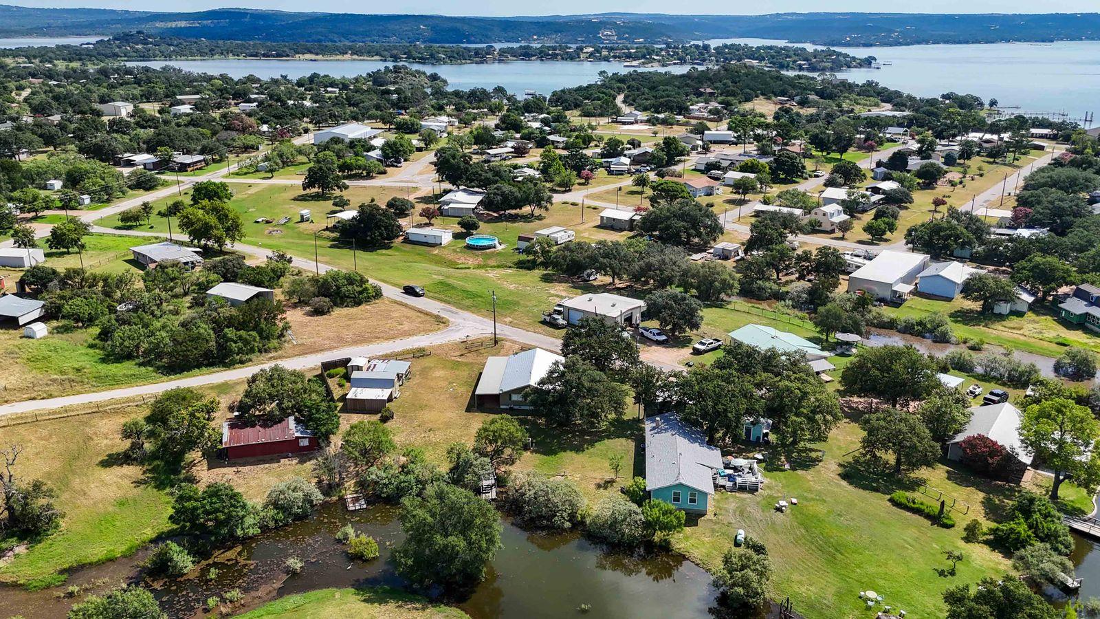 1515 Bee Ln, Tow, TX 78672