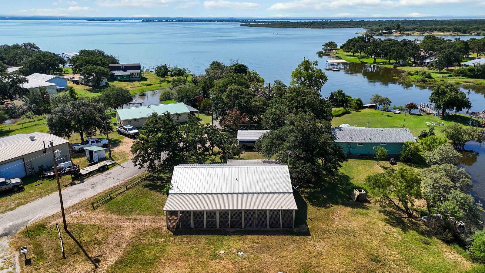 1515 Bee Ln, Tow, TX 78672