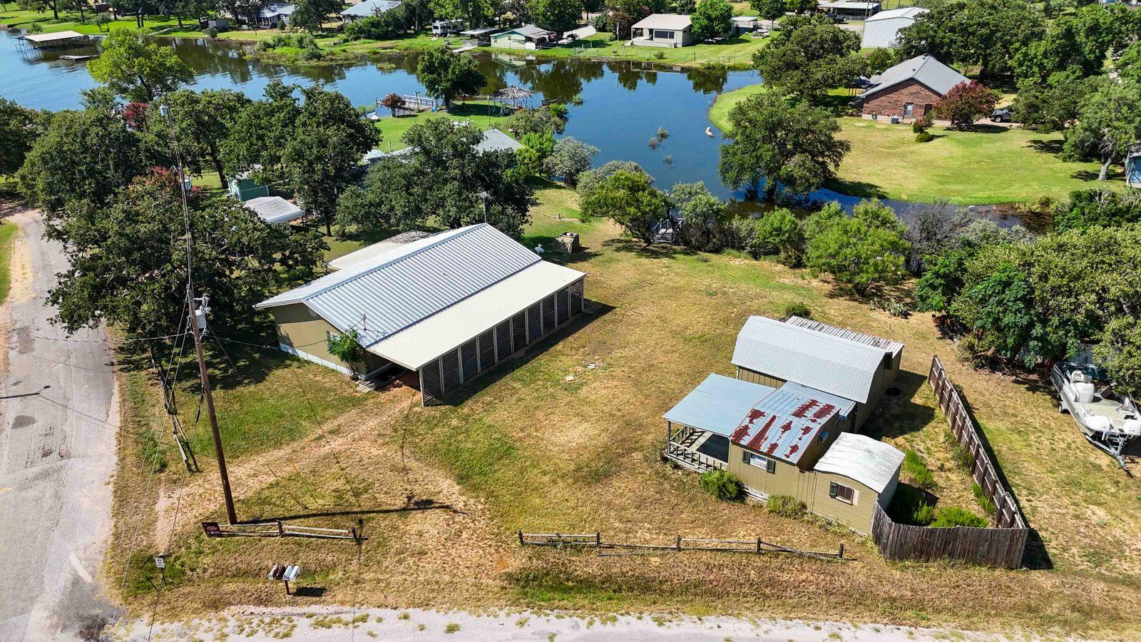 1515 Bee Ln, Tow, TX 78672