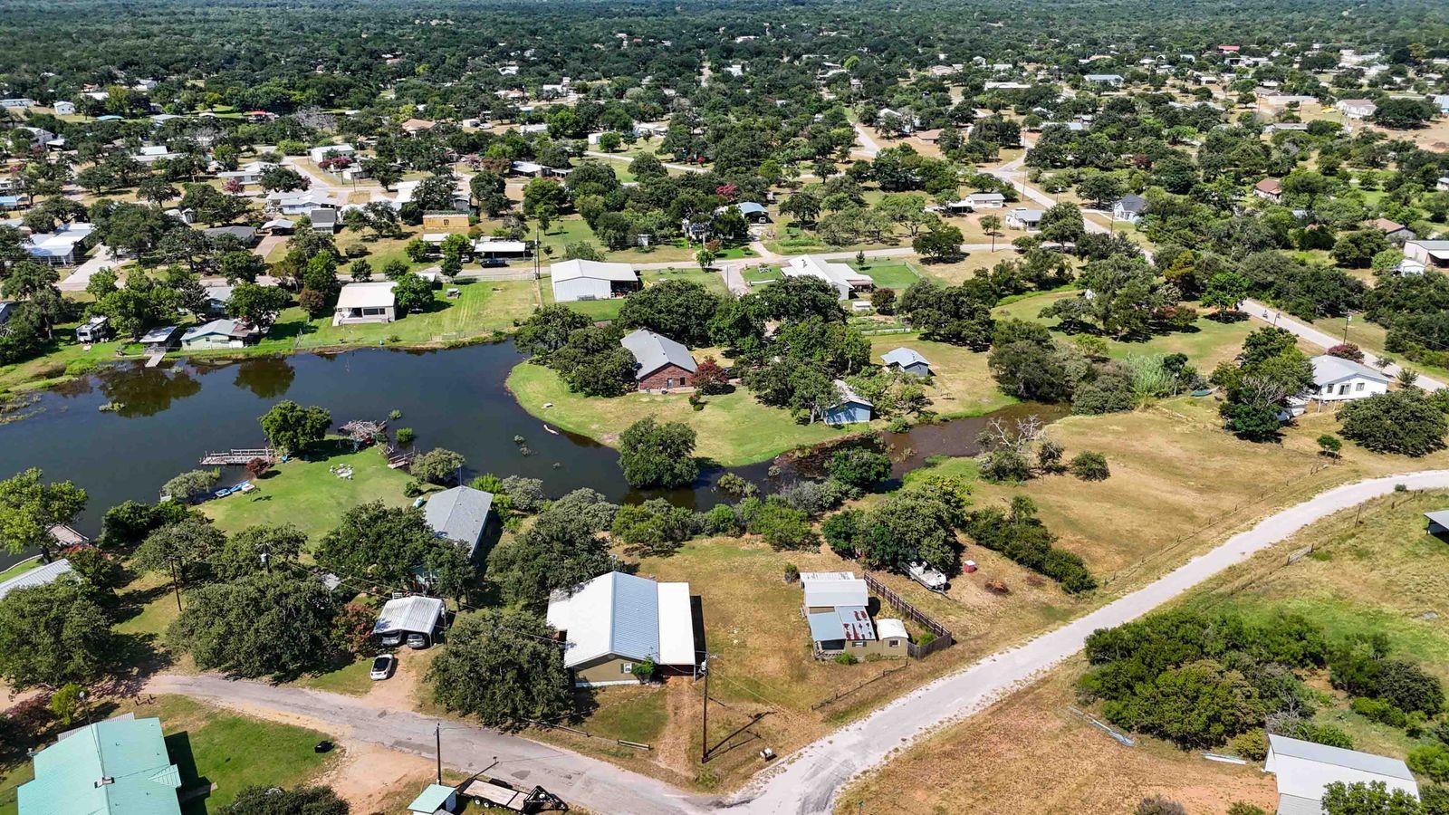 1515 Bee Ln, Tow, TX 78672