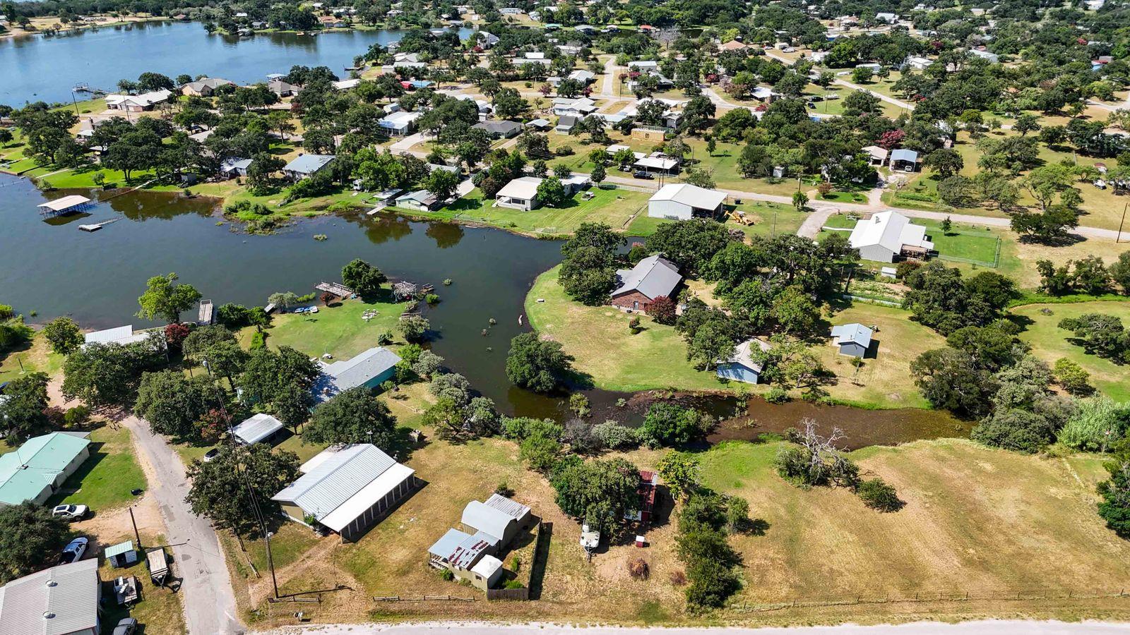 1515 Bee Ln, Tow, TX 78672