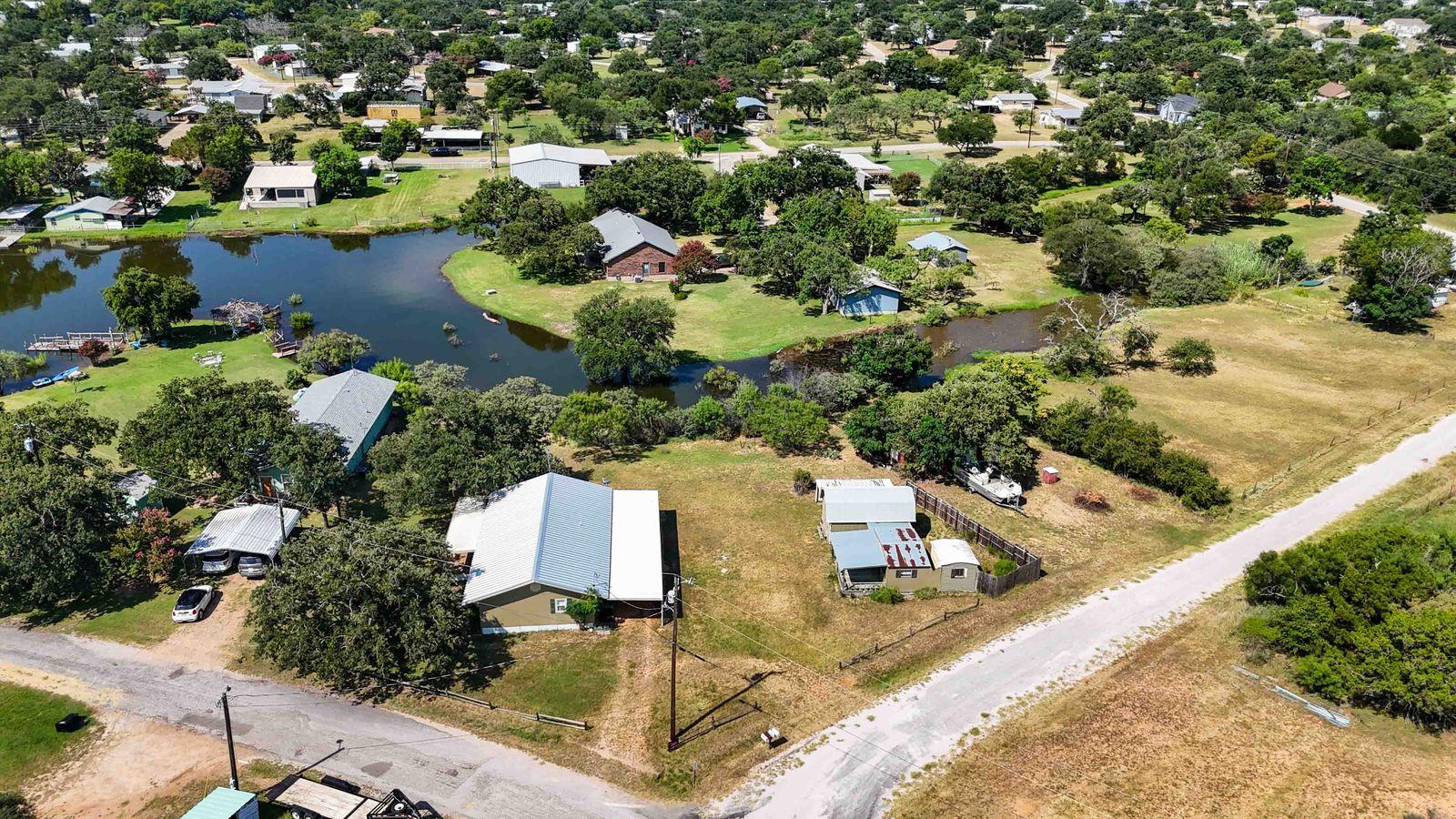 1515 Bee Ln, Tow, TX 78672