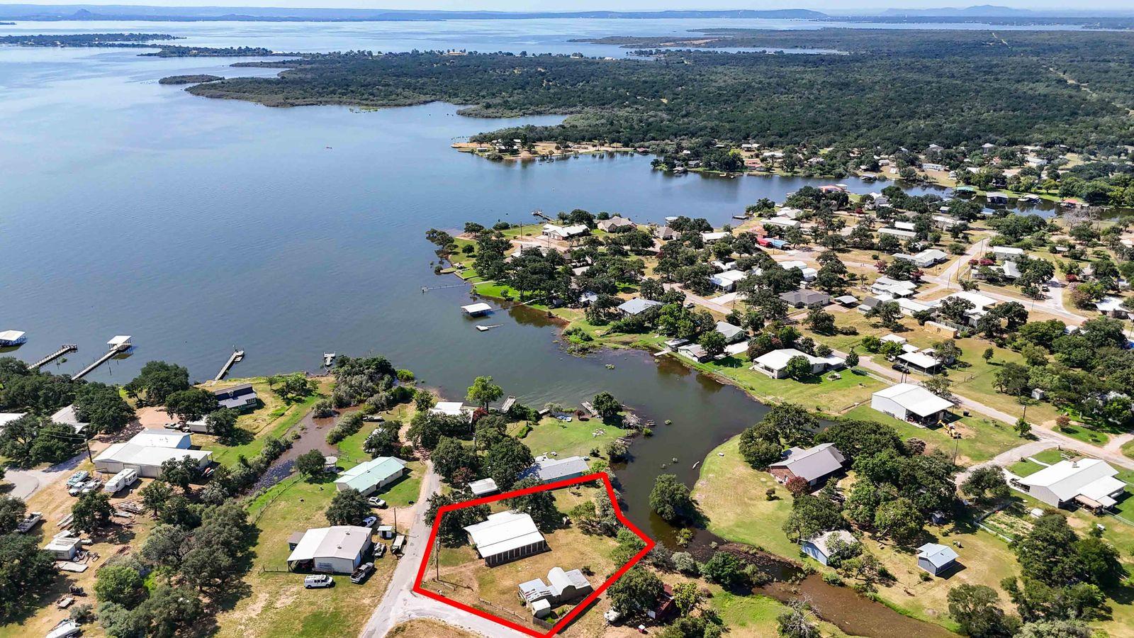 1515 Bee Ln, Tow, TX 78672