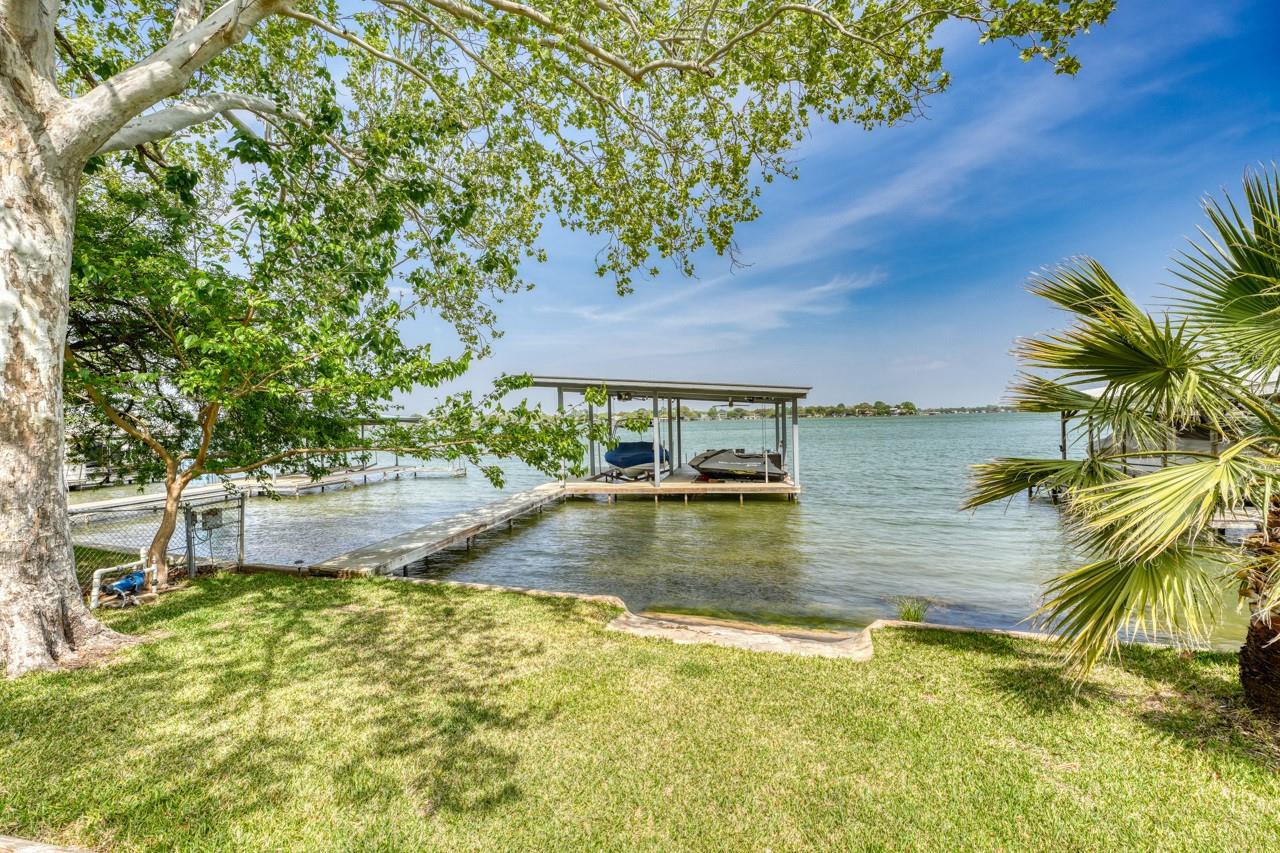 407 W Lakeshore Dr, Sunrise Beach, TX 78643