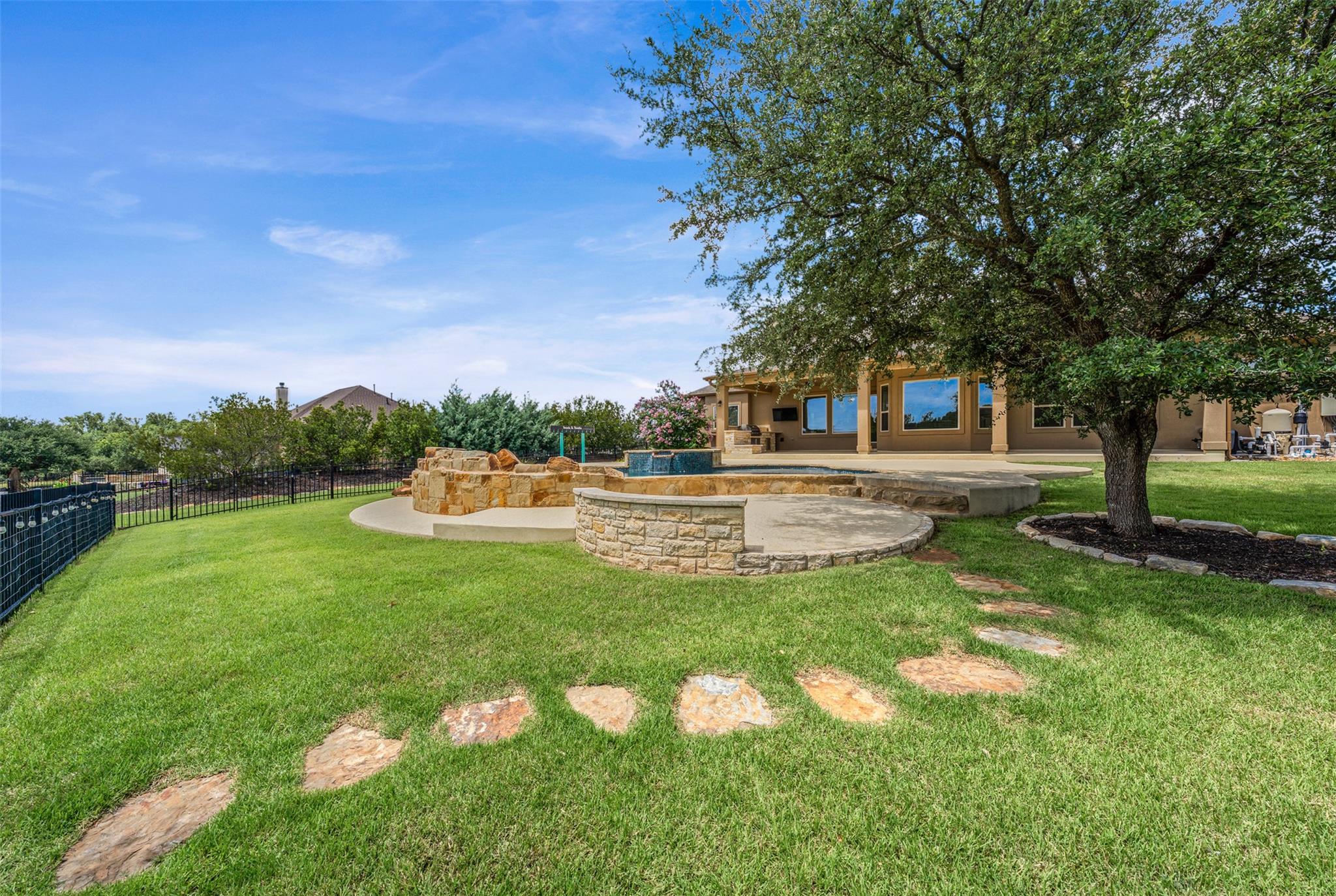 105 Quiet Oak Cv, Liberty Hill, TX 78642
