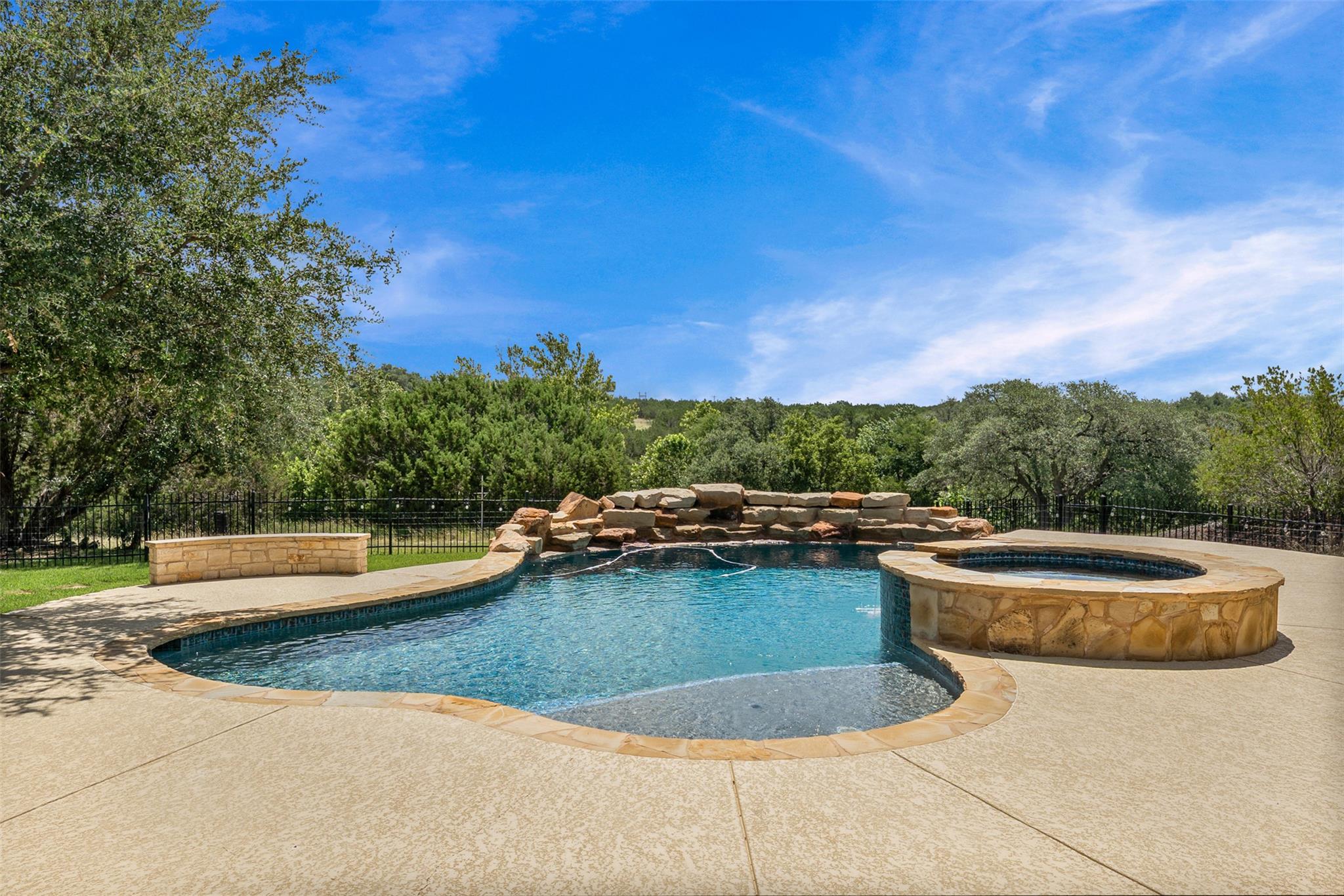 105 Quiet Oak Cv, Liberty Hill, TX 78642